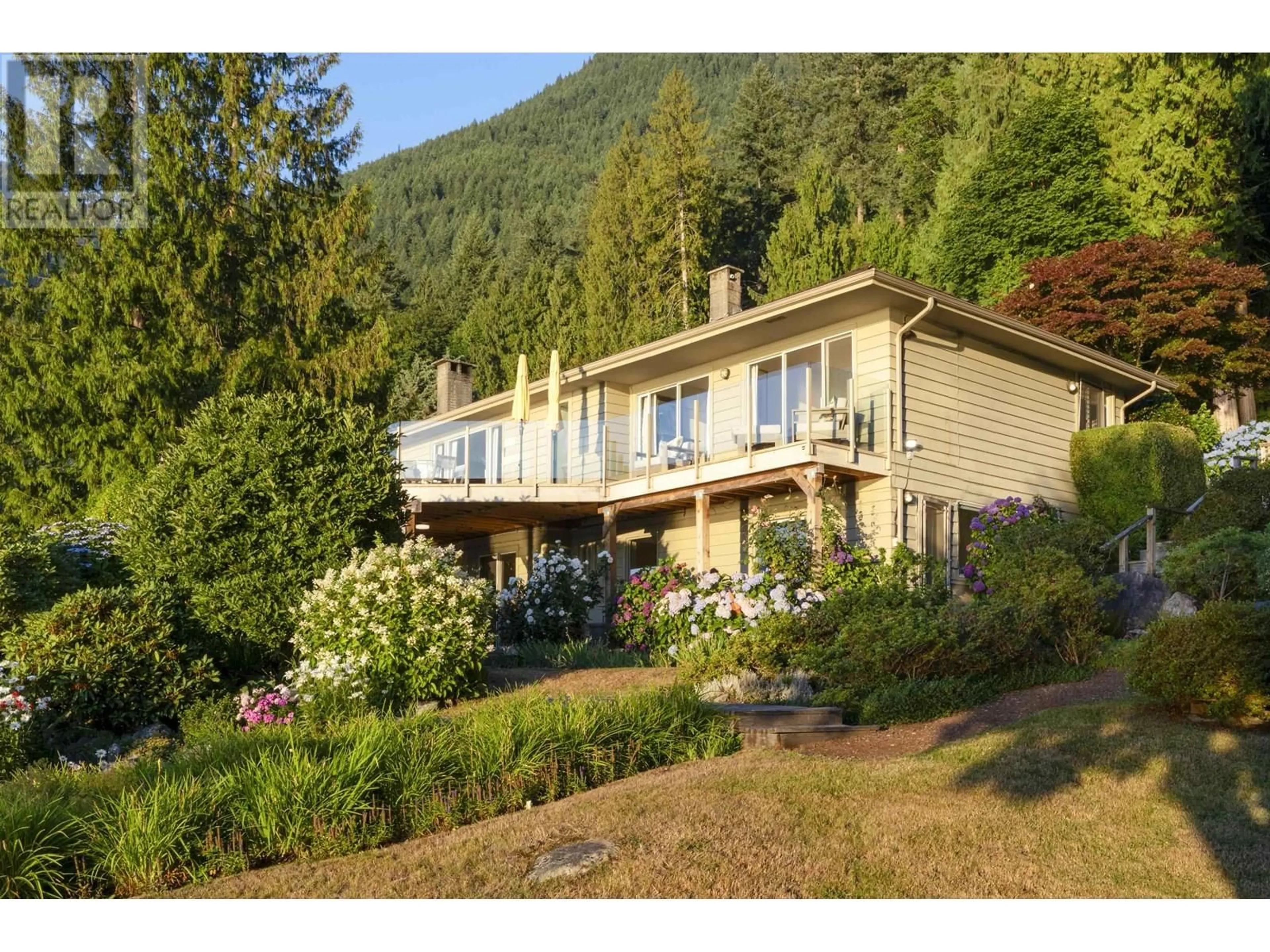 A pic from outside/outdoor area/front of a property/back of a property/a pic from drone, mountain view for 8665 LAWRENCE WAY, West Vancouver British Columbia V7W2T7