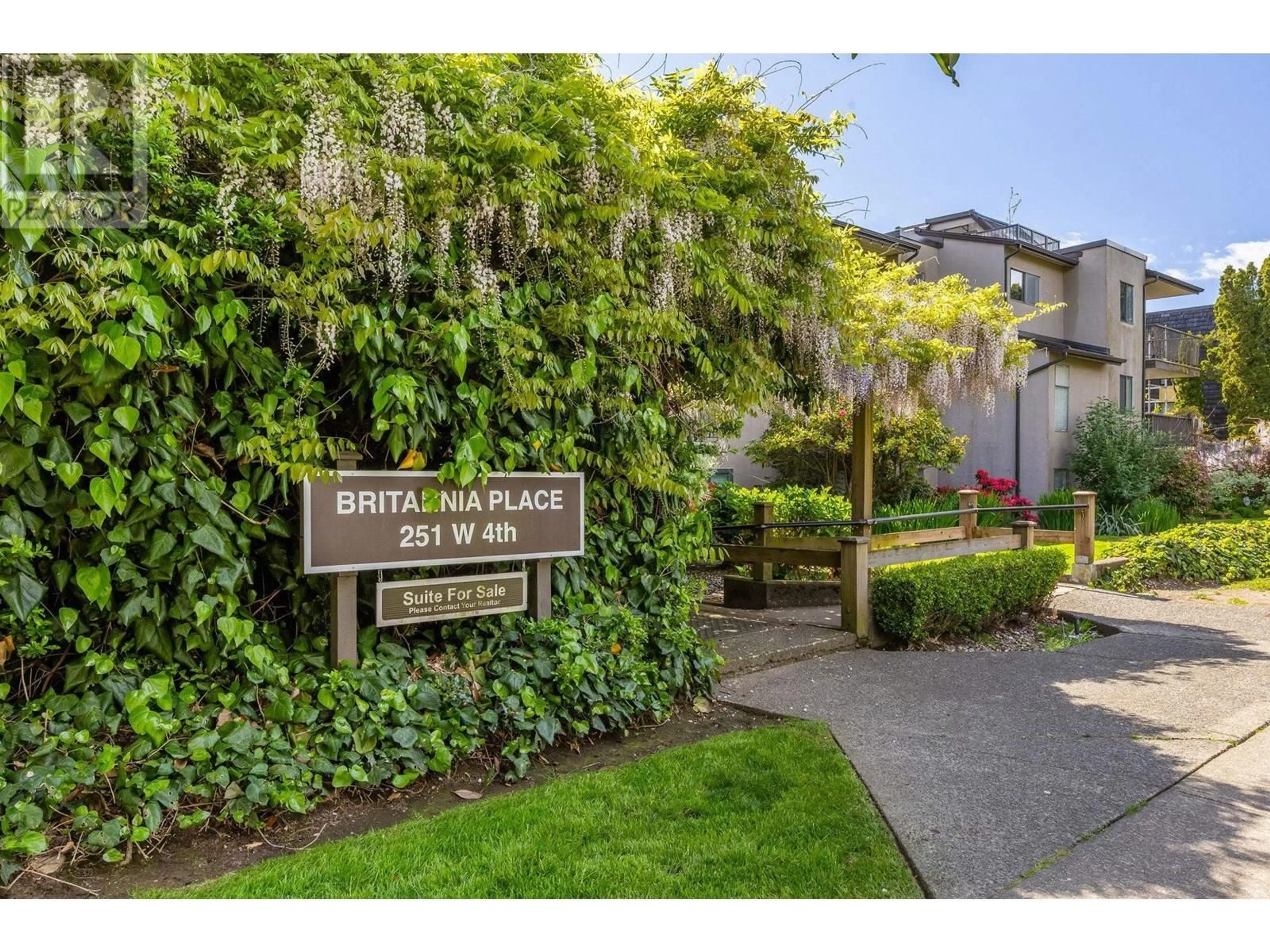 Indoor entryway for 312 - 251 4TH STREET, North Vancouver British Columbia V7M1H8