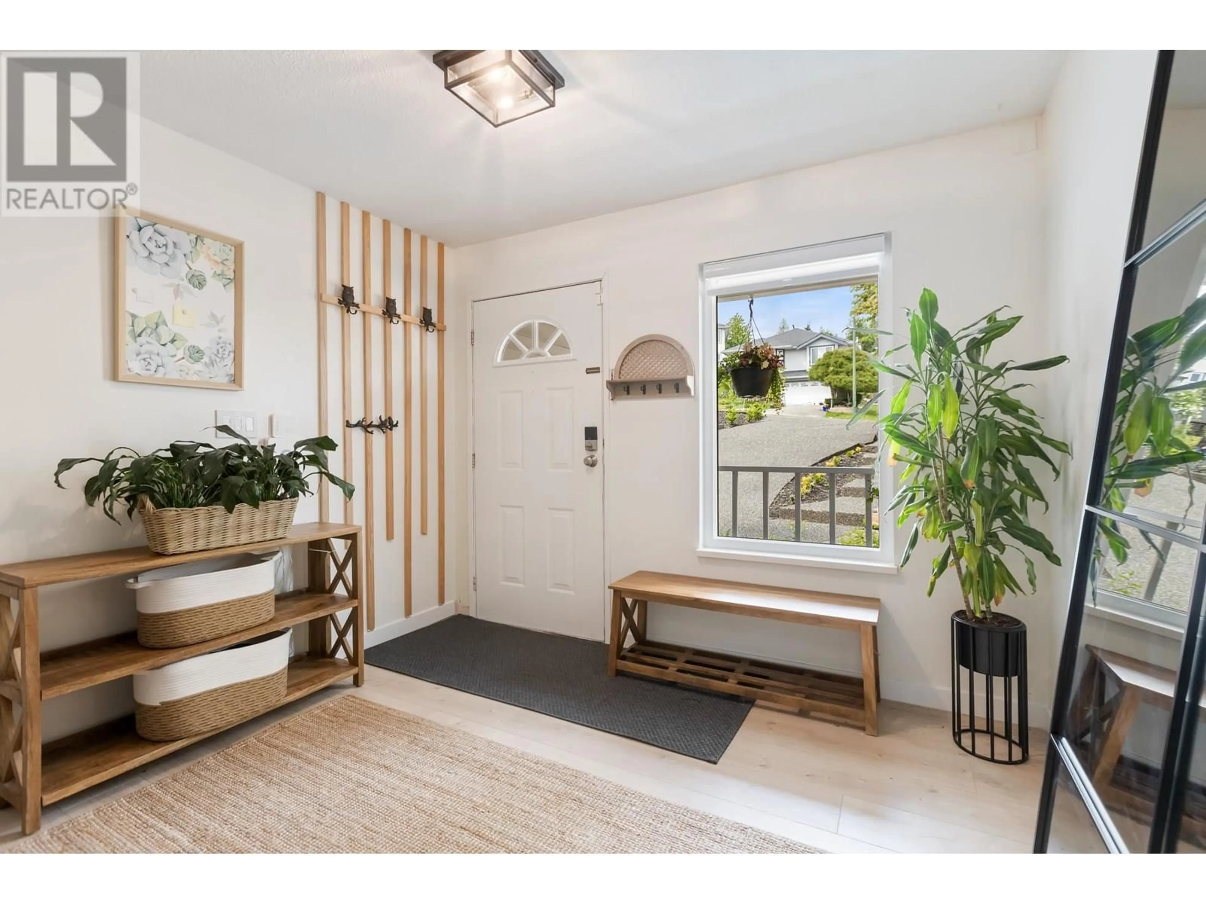 Indoor entryway for 2860 BANBURY AVENUE, Coquitlam British Columbia V3B5H2