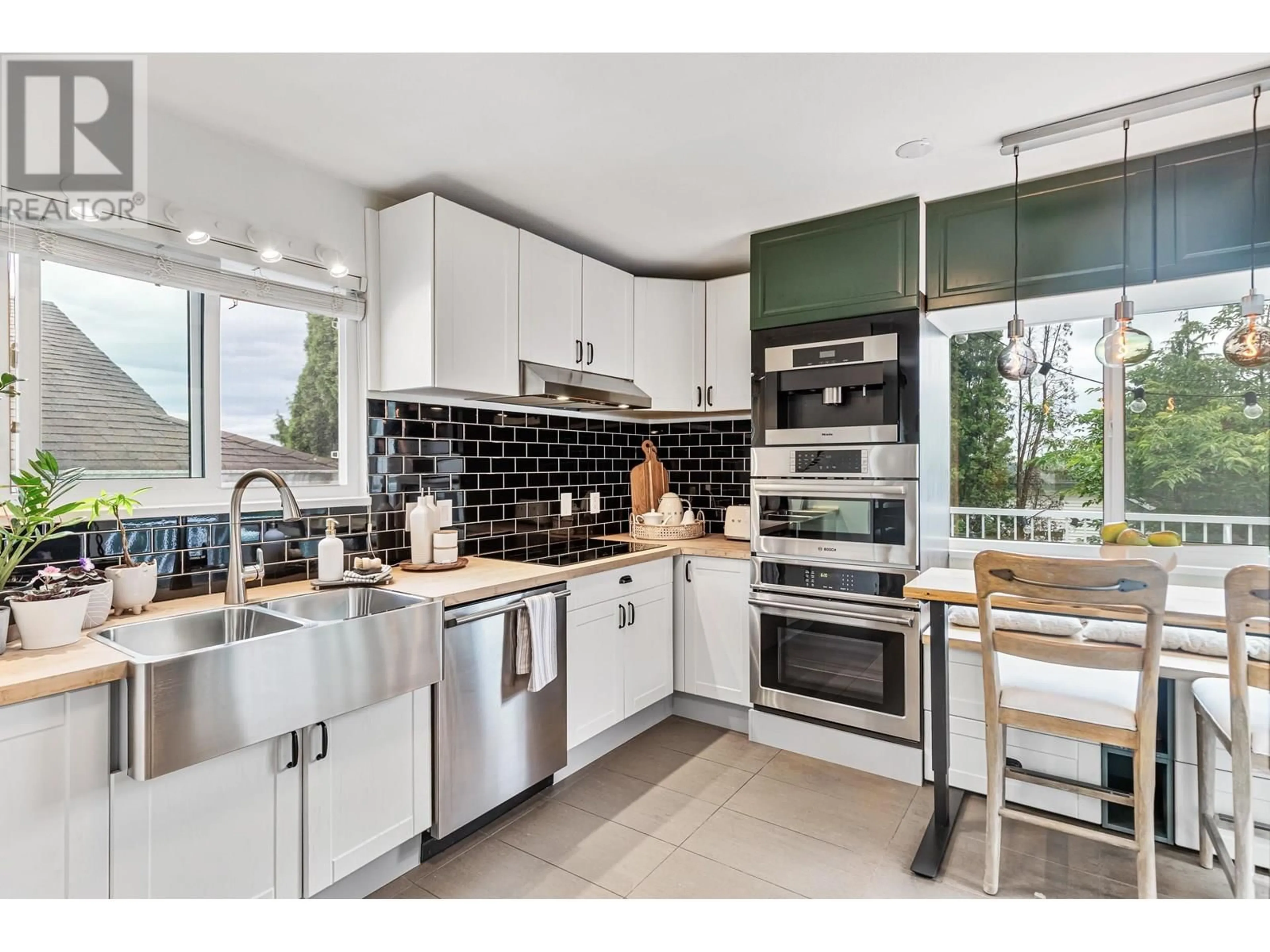 Open concept kitchen, ceramic/tile floor for 2860 BANBURY AVENUE, Coquitlam British Columbia V3B5H2