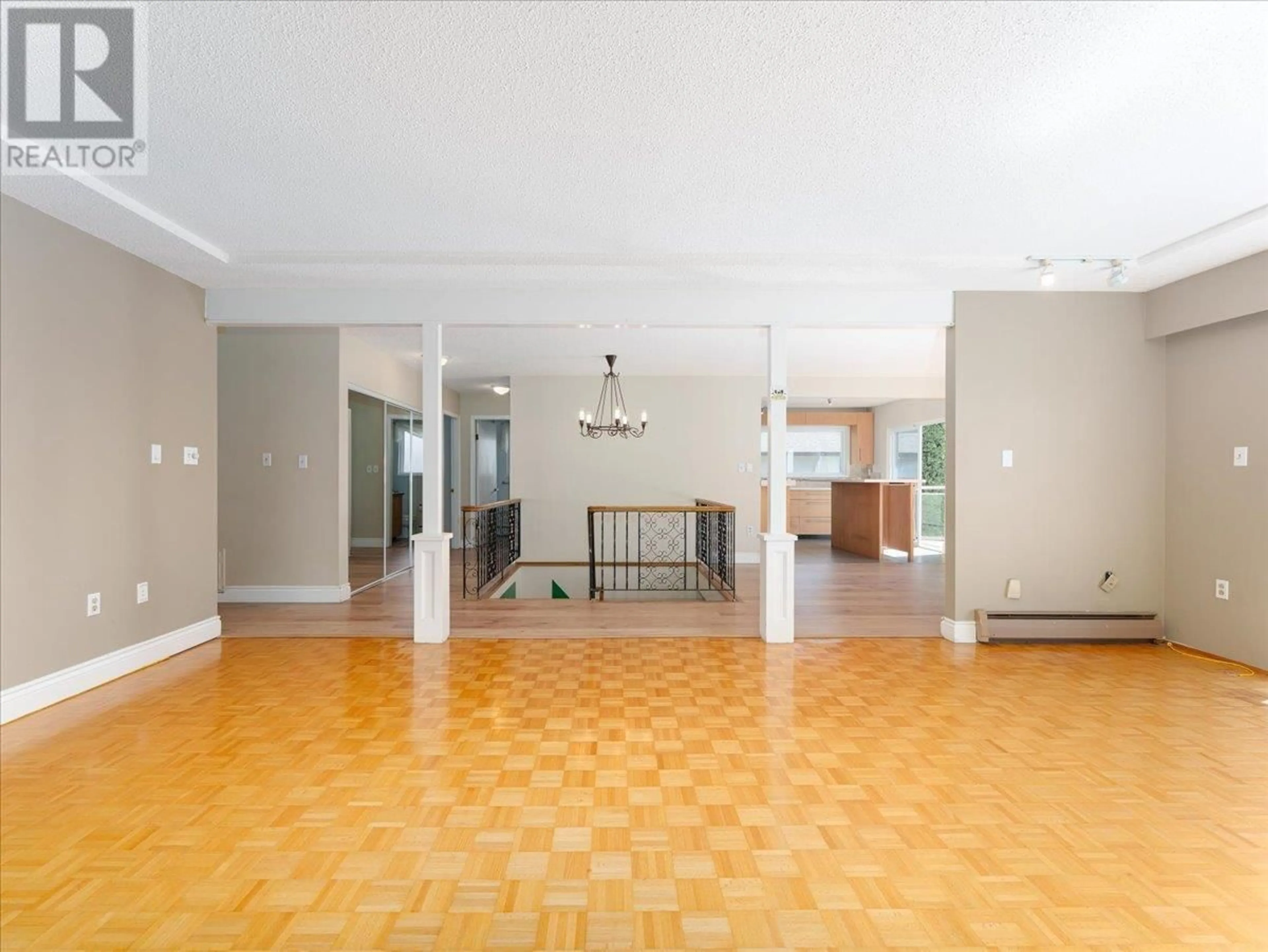 Indoor foyer for 1228 ADDERLEY STREET, North Vancouver British Columbia V7L1T7