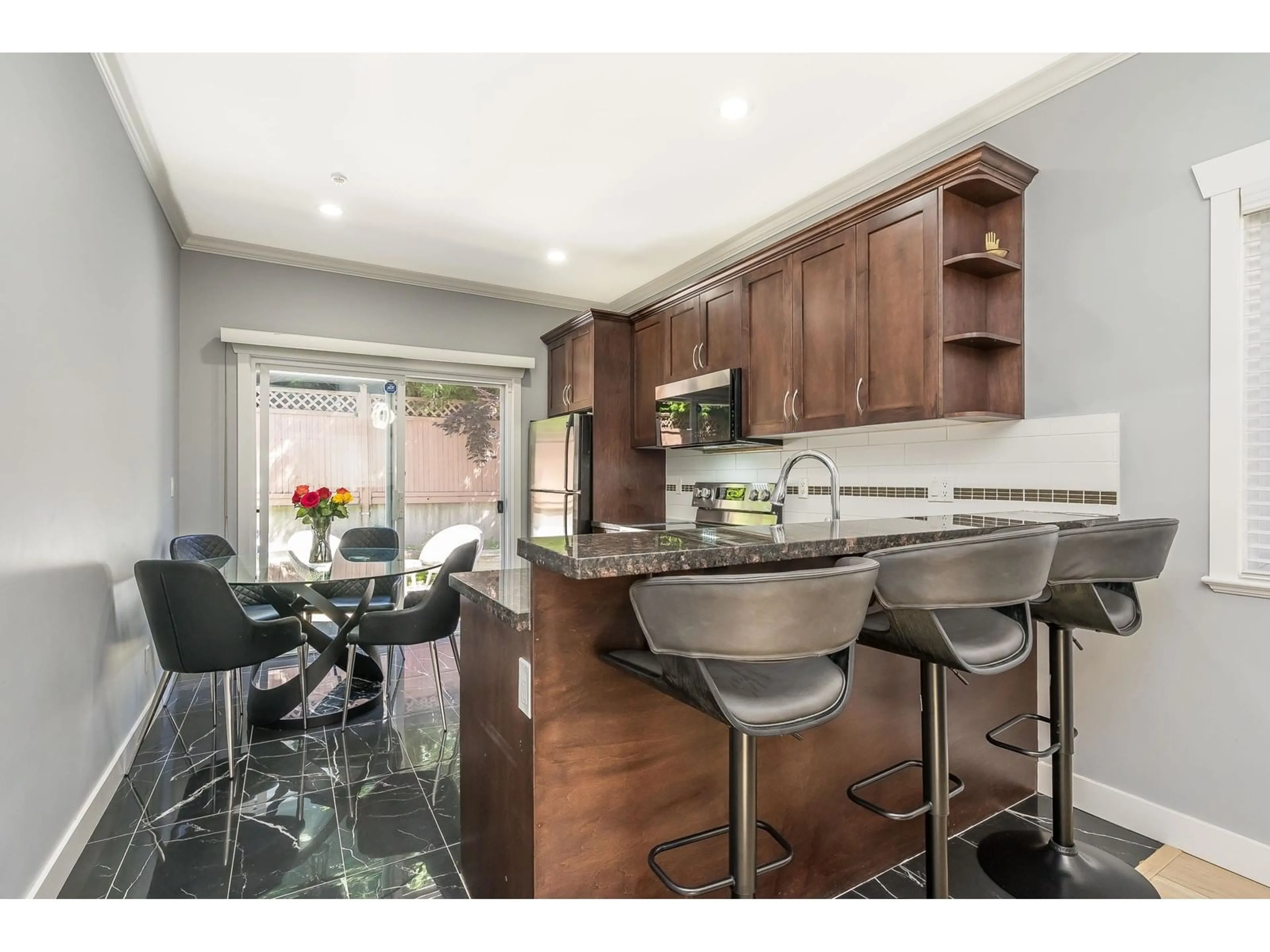 Open concept kitchen, unknown for 30 - 19977 71, Langley British Columbia V2Y0E1