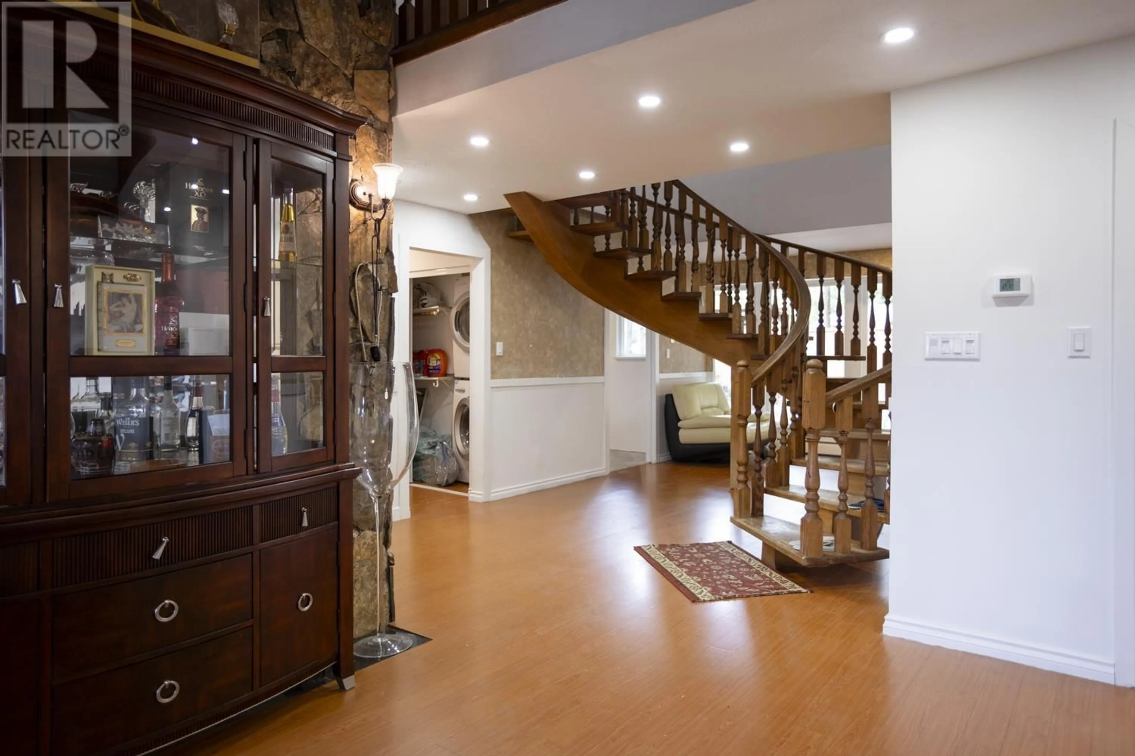 Indoor foyer for 1786 VIEW STREET, Port Moody British Columbia V3H3Y2