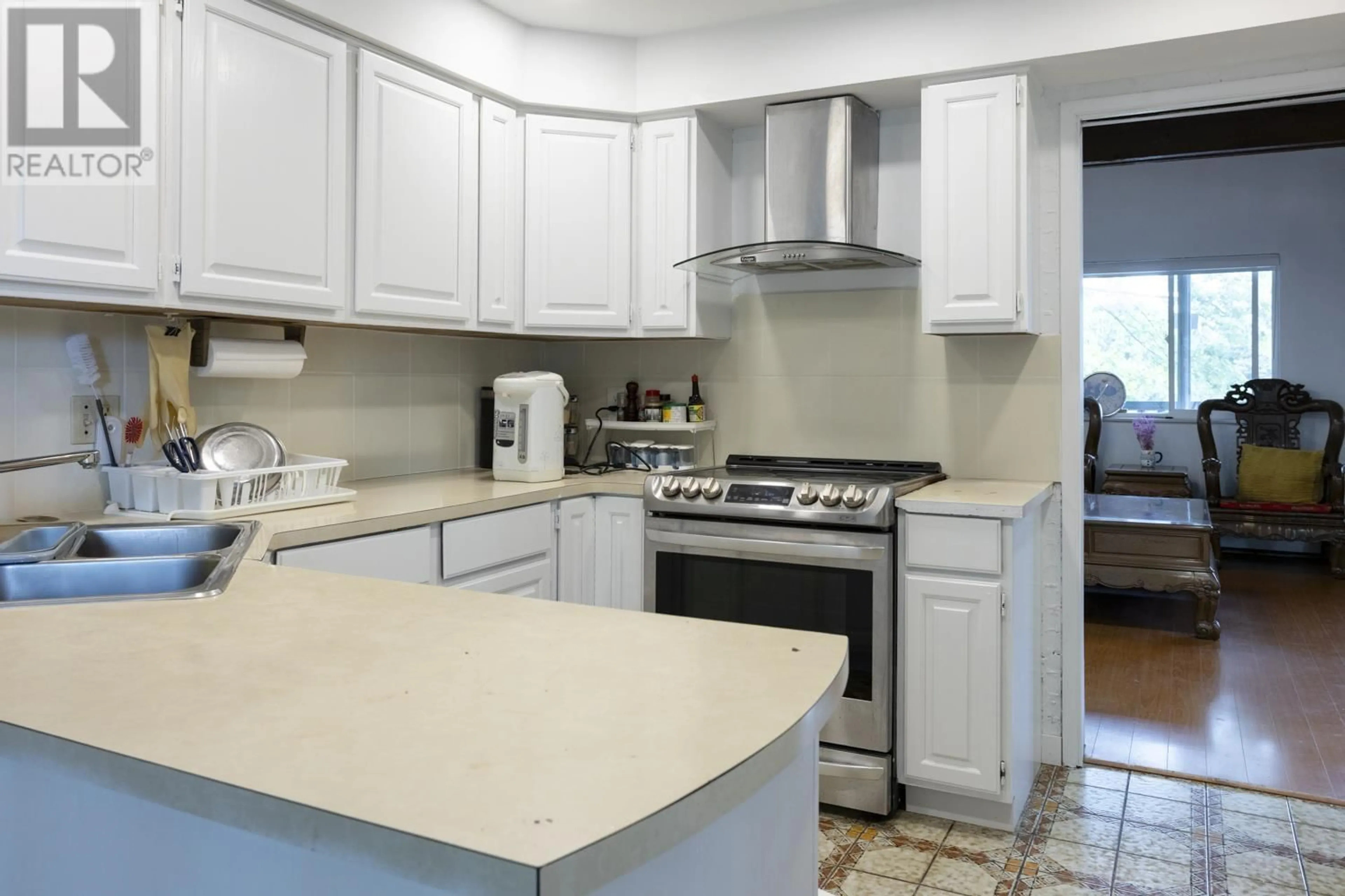 Standard kitchen, unknown for 1786 VIEW STREET, Port Moody British Columbia V3H3Y2