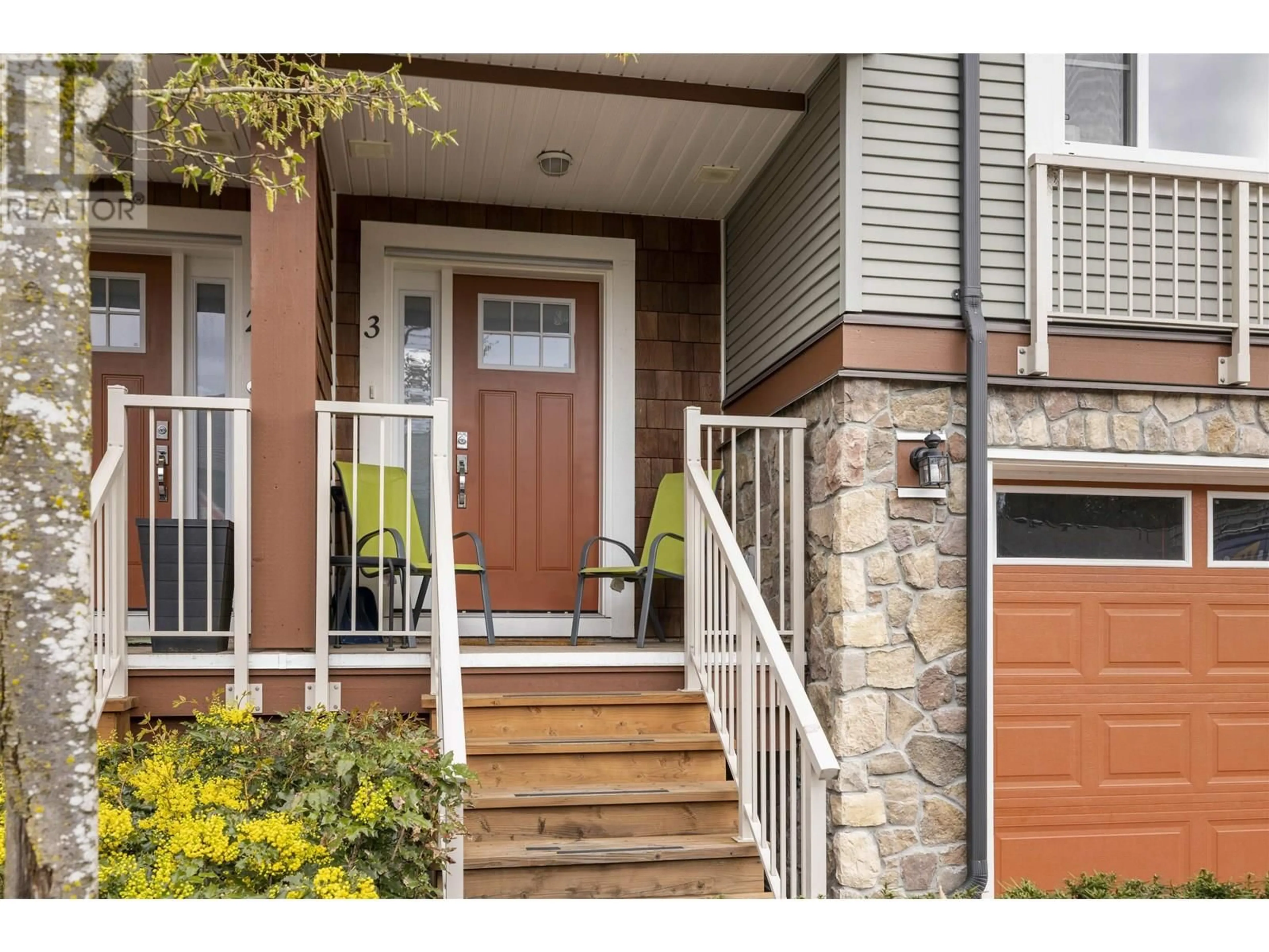 Indoor entryway for 3 - 23651 132 AVENUE, Maple Ridge British Columbia V4R0E9
