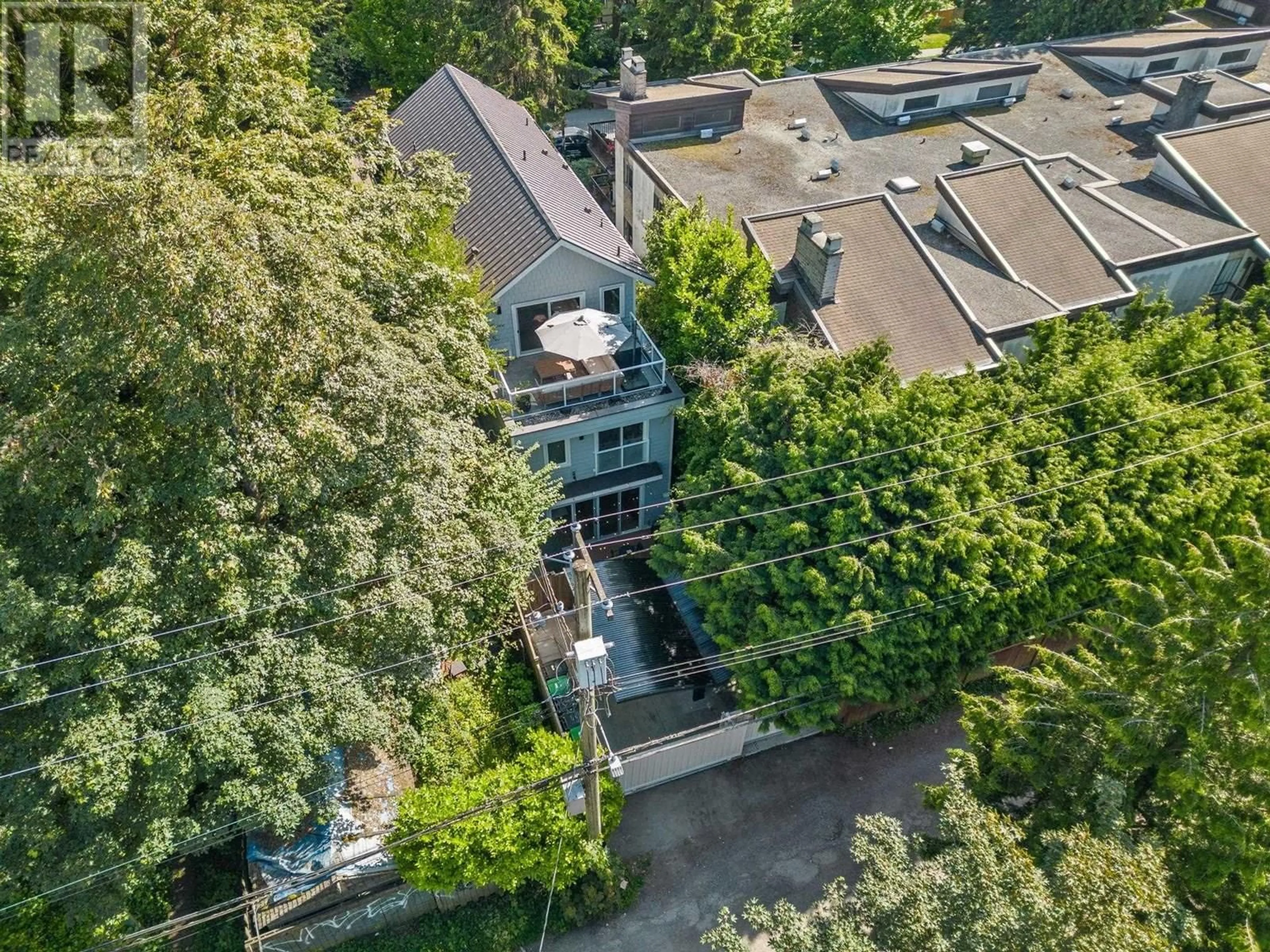 A pic from outside/outdoor area/front of a property/back of a property/a pic from drone, city buildings view from balcony for 1535 5TH AVENUE, Vancouver British Columbia V5N1L6