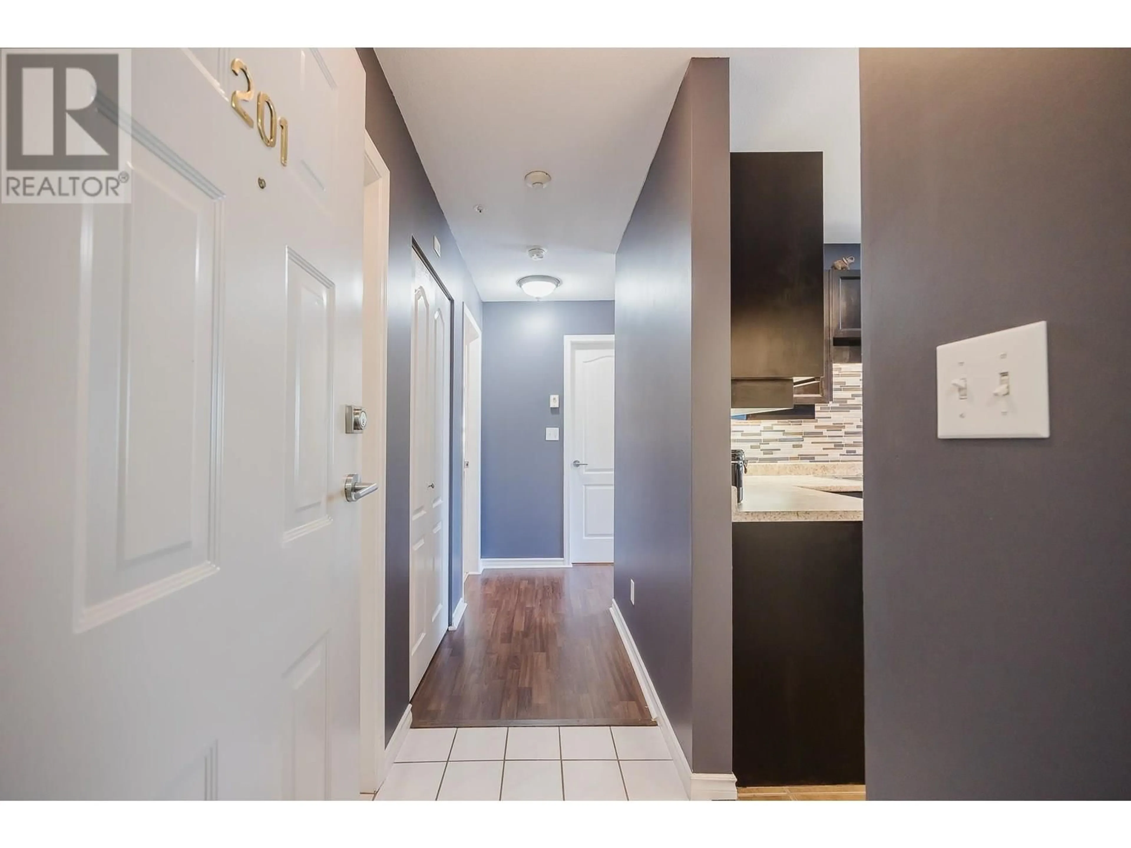 Indoor entryway for 201 - 22722 LOUGHEED HIGHWAY, Maple Ridge British Columbia V2X2V6