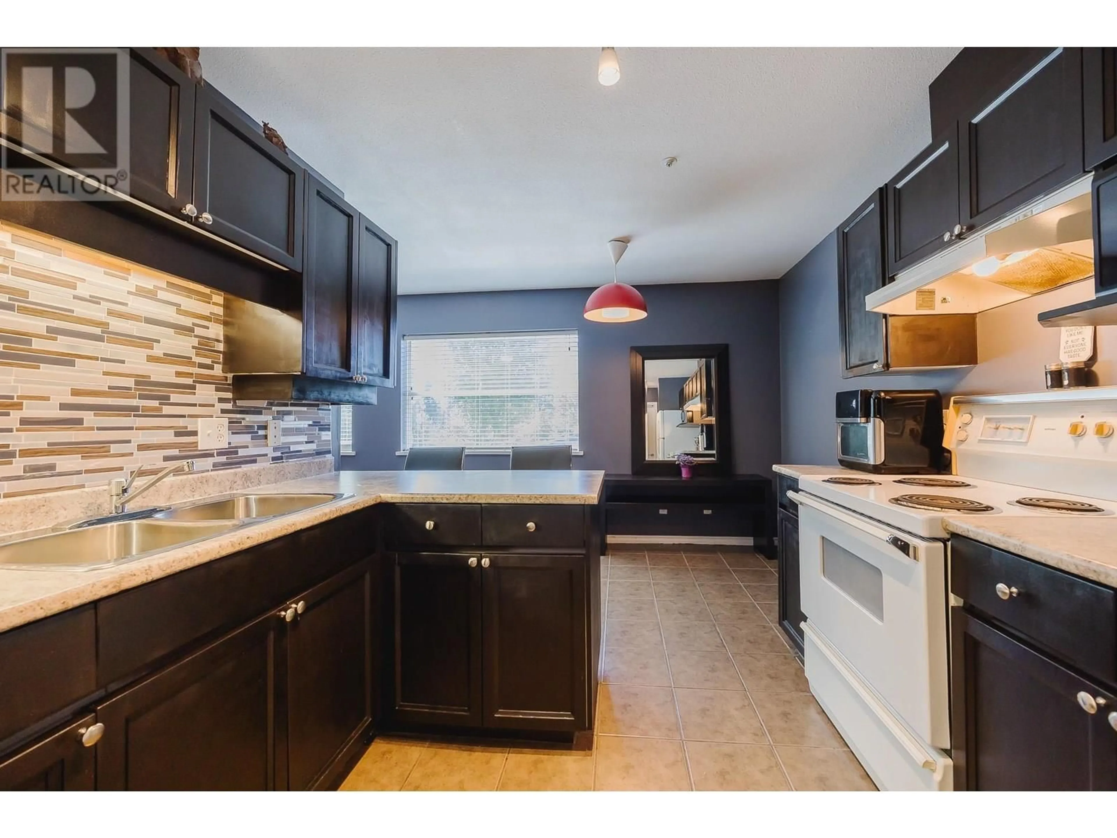 Standard kitchen, unknown for 201 - 22722 LOUGHEED HIGHWAY, Maple Ridge British Columbia V2X2V6