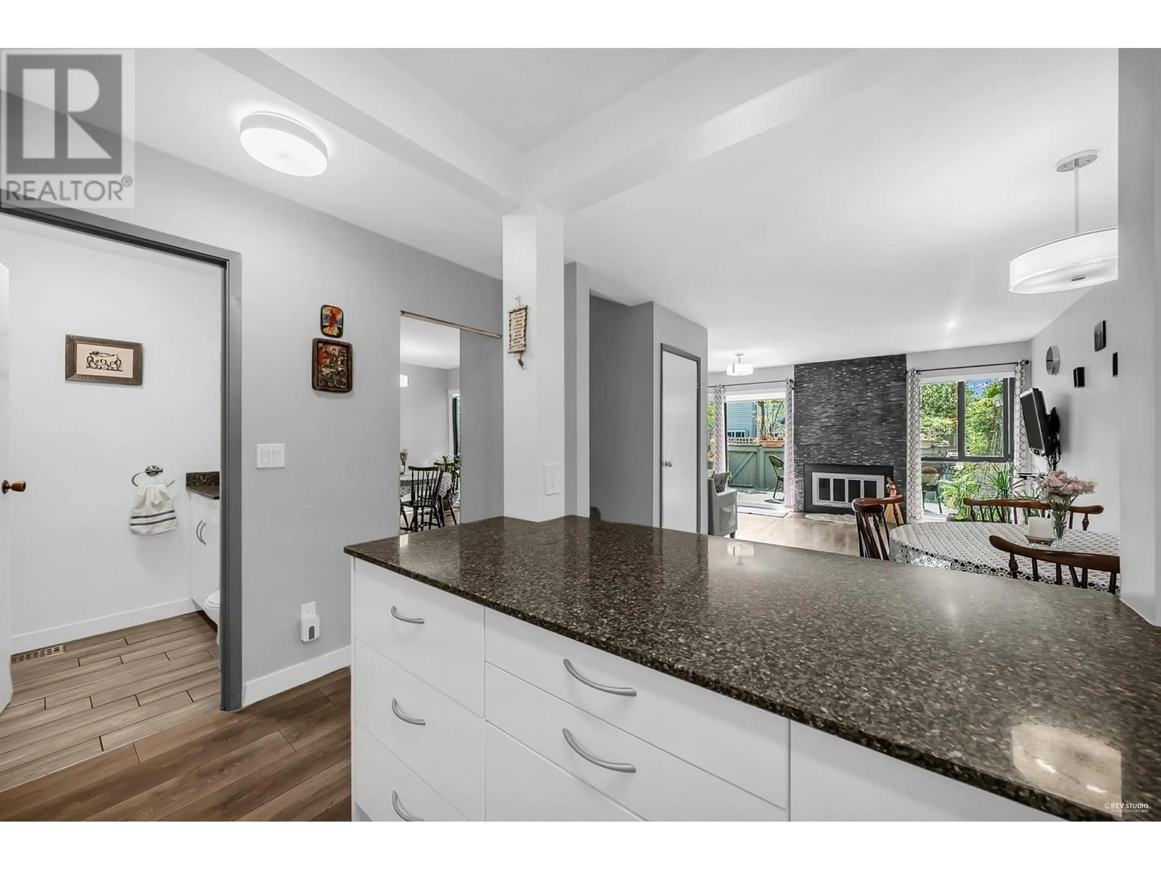Open concept kitchen, unknown for 16 - 225 14TH STREET, North Vancouver British Columbia V7M1P4