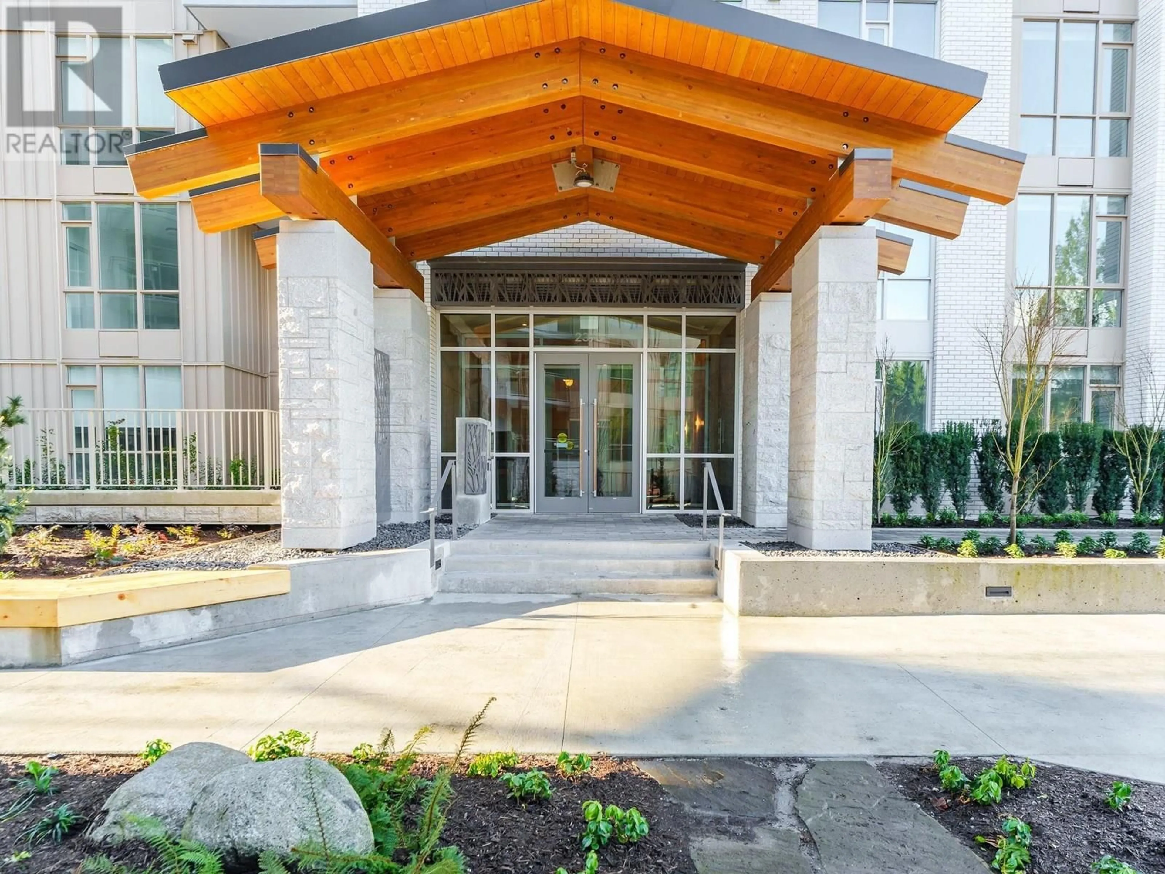 Indoor foyer for 102 - 2375 EMERY COURT, North Vancouver British Columbia V7J0E9
