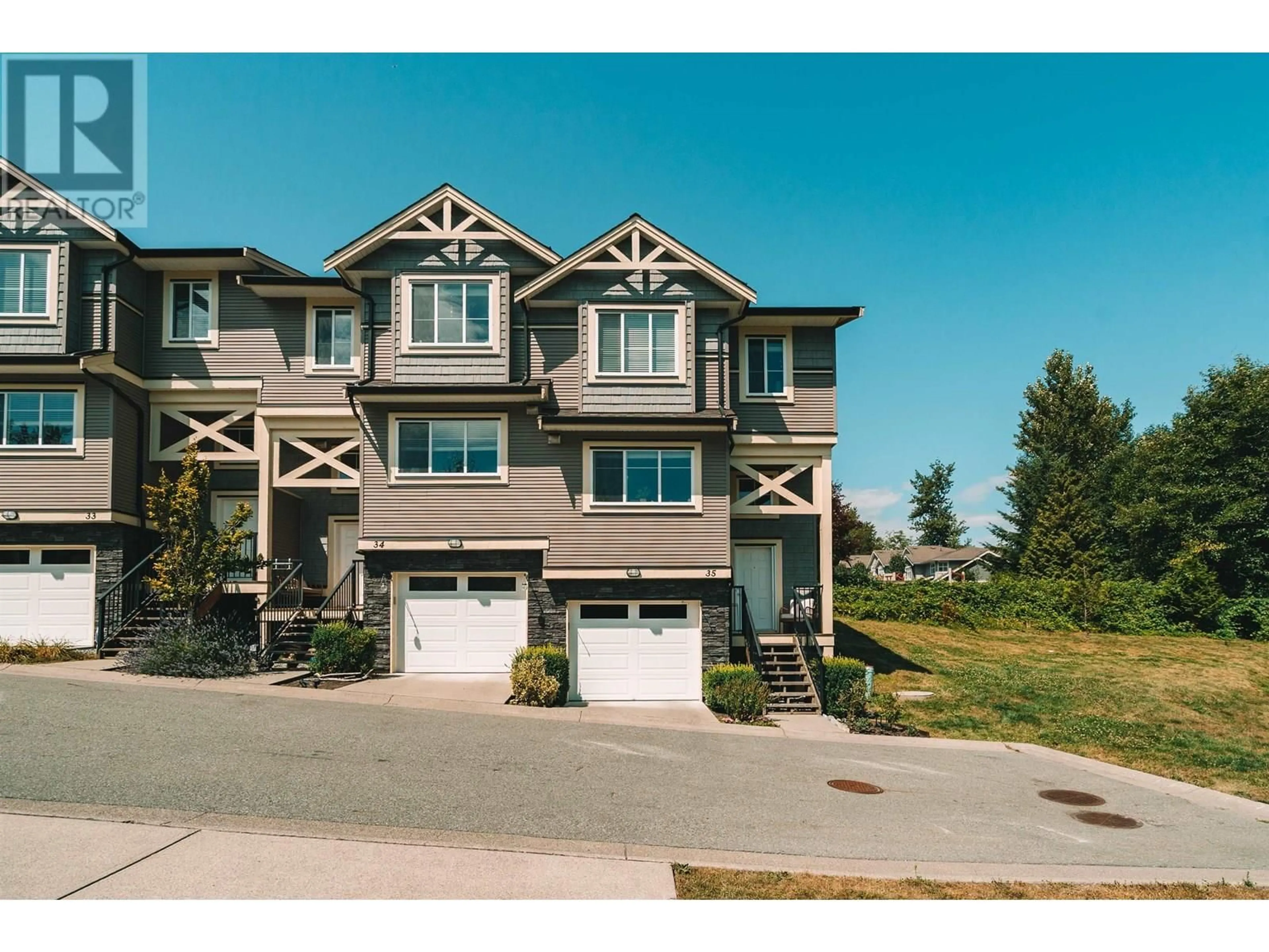 A pic from outside/outdoor area/front of a property/back of a property/a pic from drone, unknown for 35 - 11252 COTTONWOOD DRIVE, Maple Ridge British Columbia V2X9B1