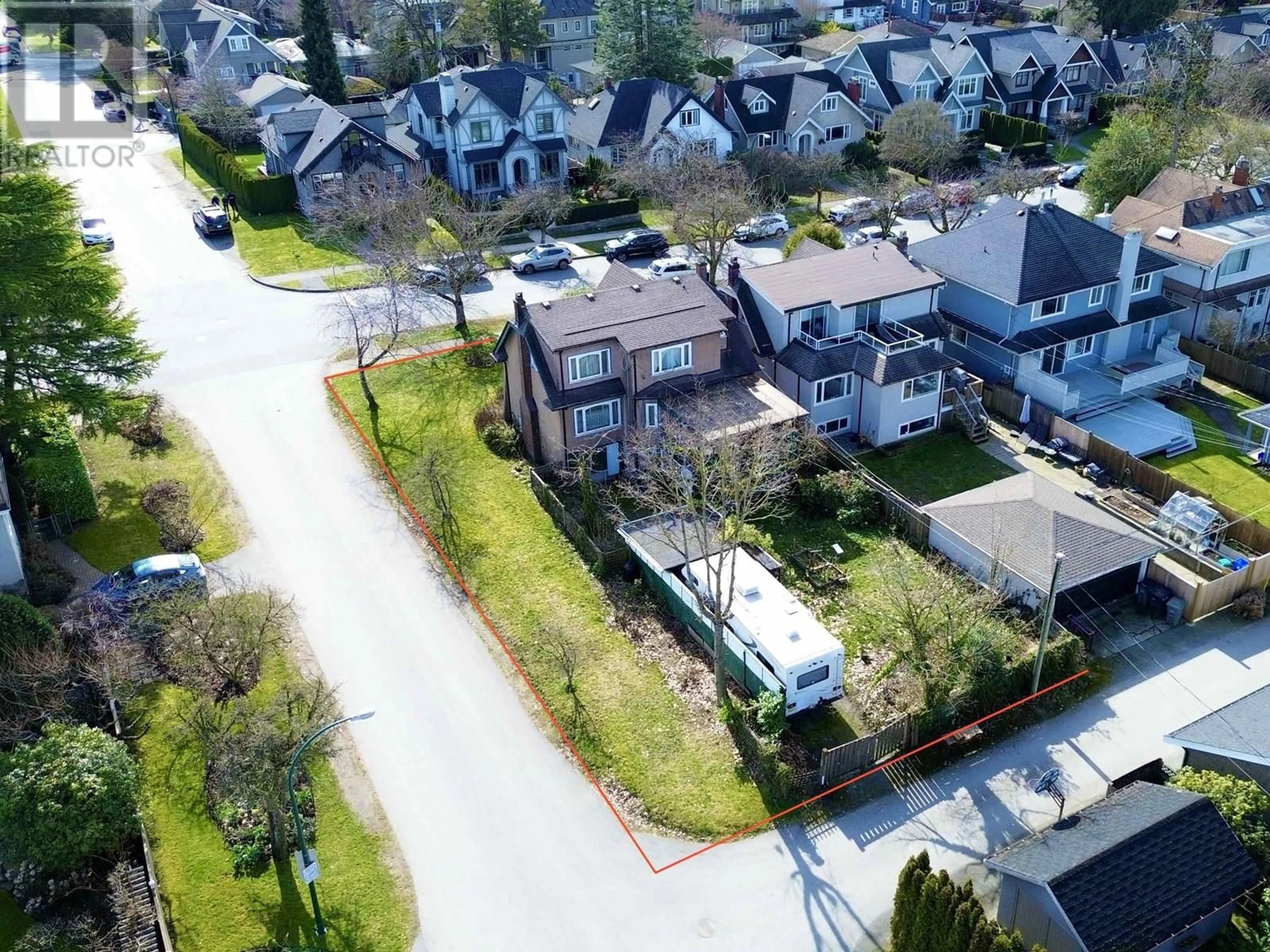A pic from outside/outdoor area/front of a property/back of a property/a pic from drone, street for 2805 30TH AVENUE, Vancouver British Columbia V6L1Z1