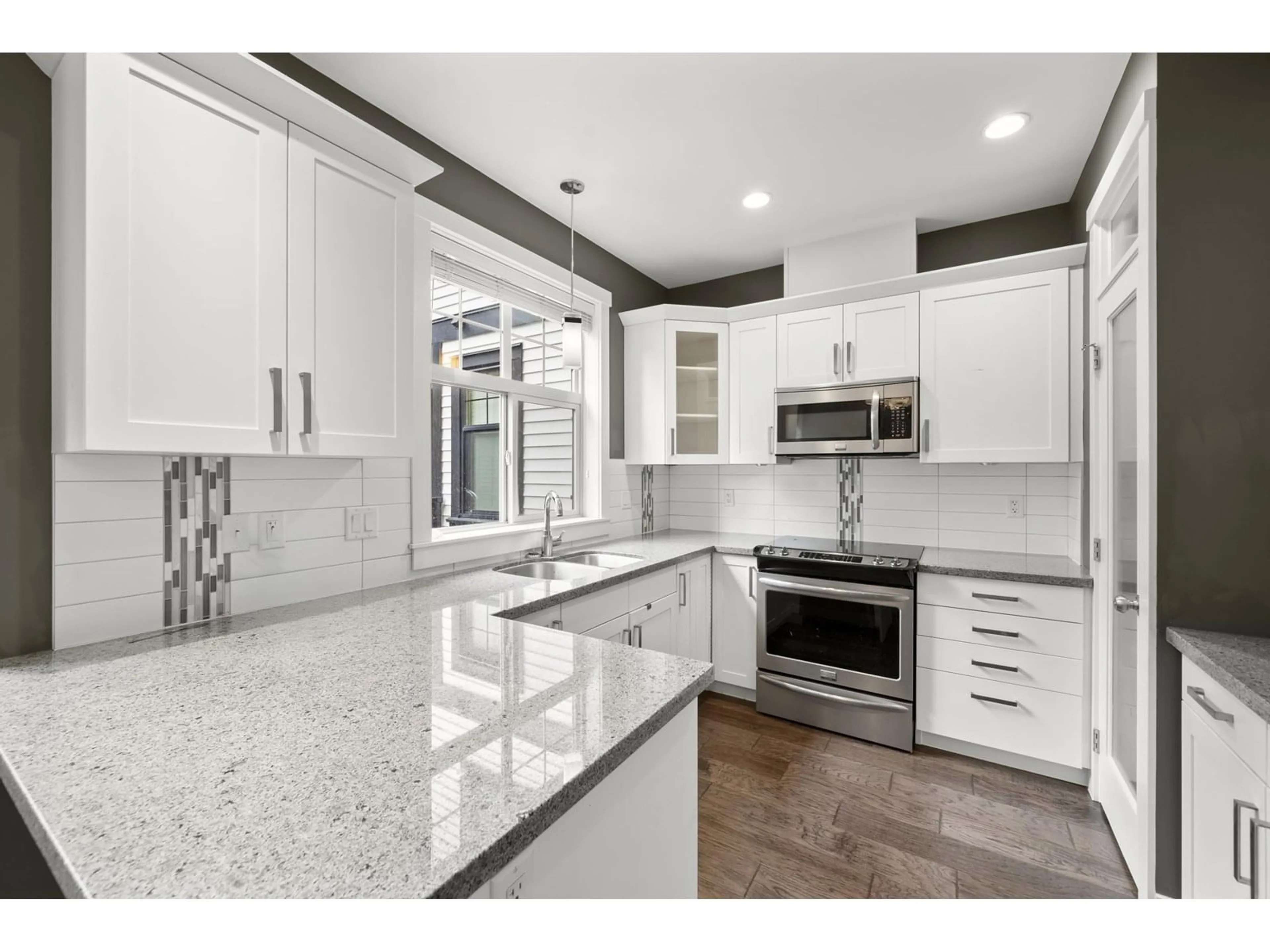 Open concept kitchen, ceramic/tile floor for 41 - 35298 MARSHALL, Abbotsford British Columbia V3G0E2