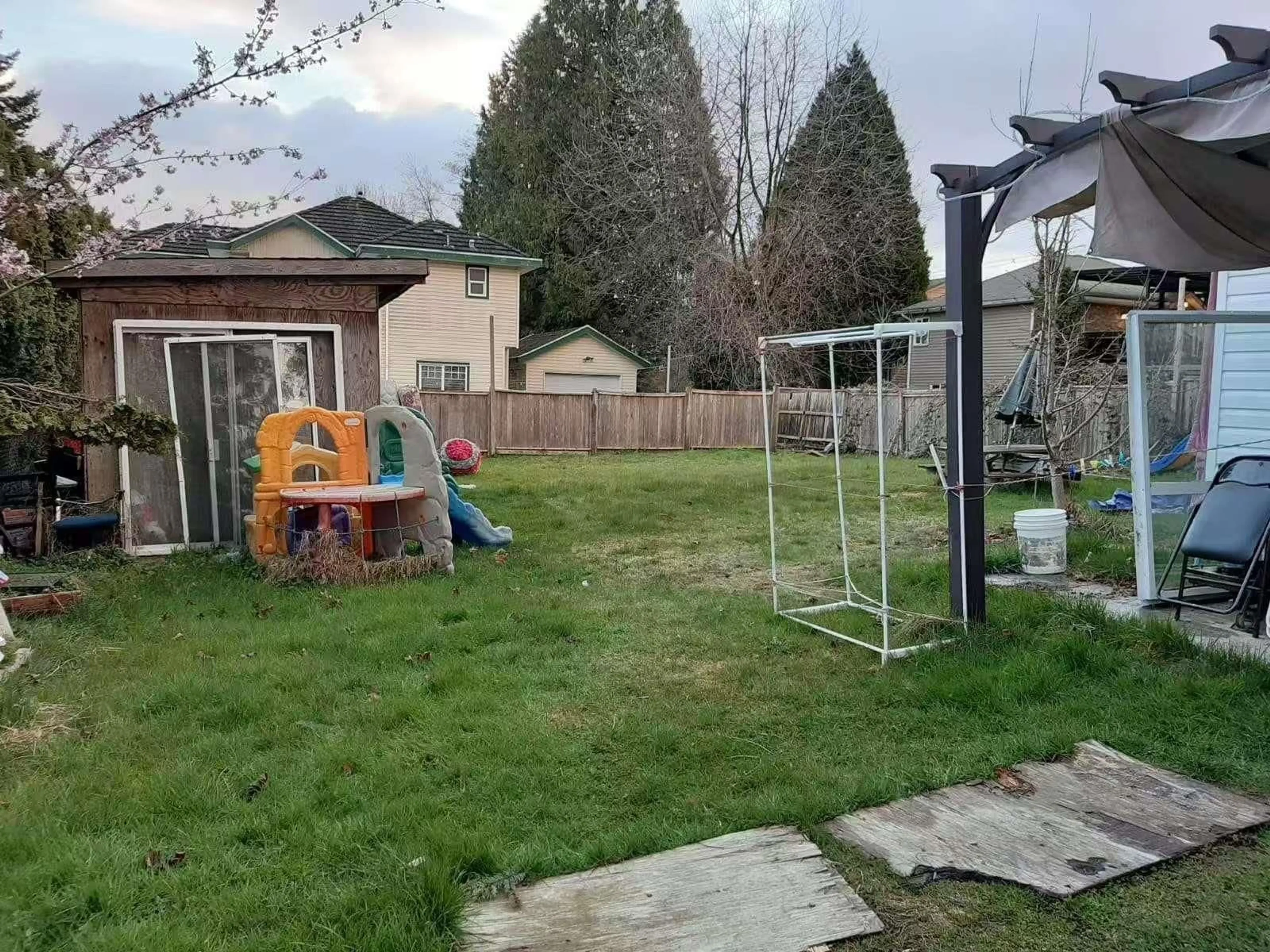 Shed for 14080 110, Surrey British Columbia V3R1Z2