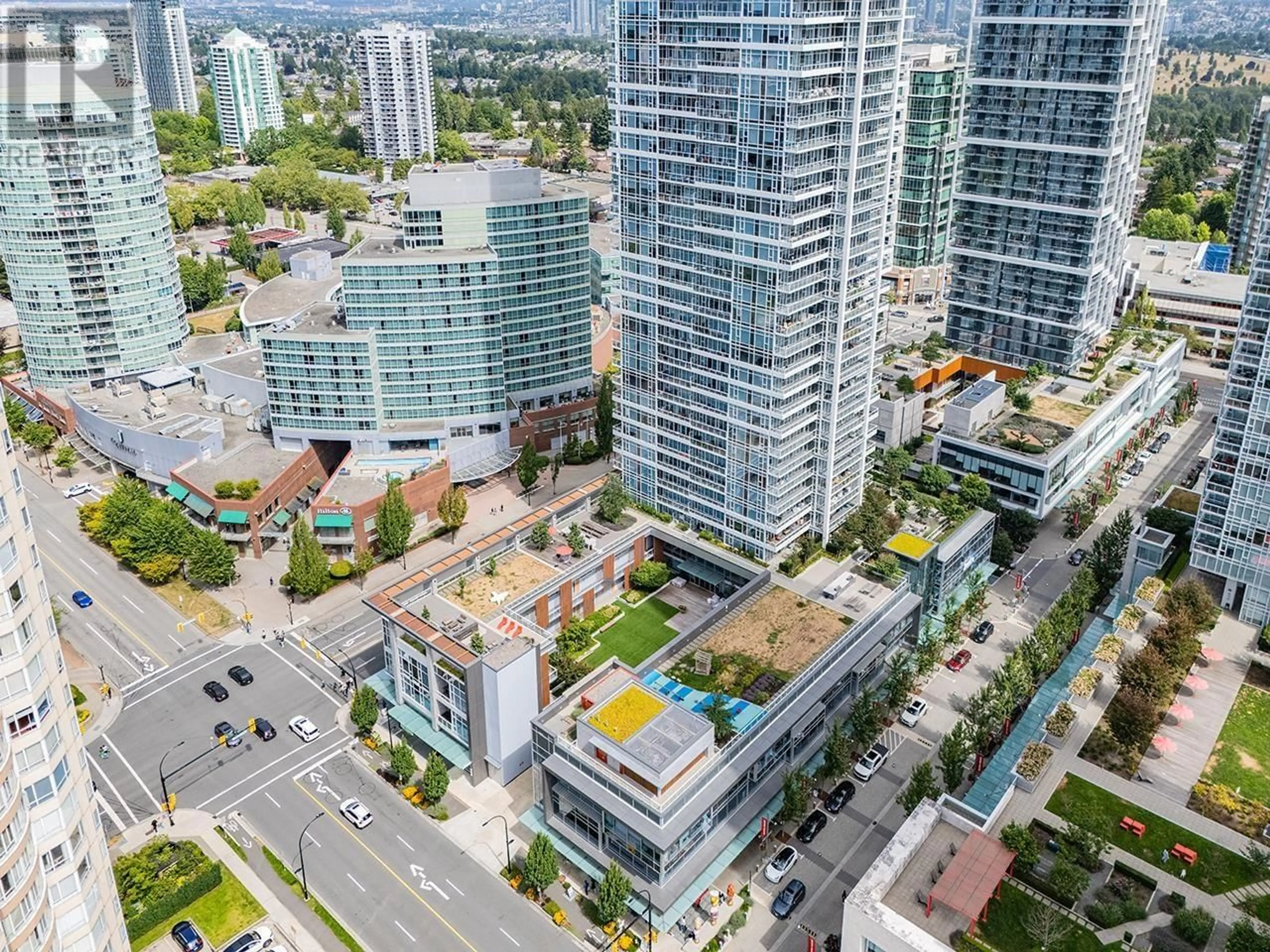 A pic from outside/outdoor area/front of a property/back of a property/a pic from drone, city buildings view from balcony for 1006 - 6080 MCKAY AVENUE, Burnaby British Columbia V5H0J4