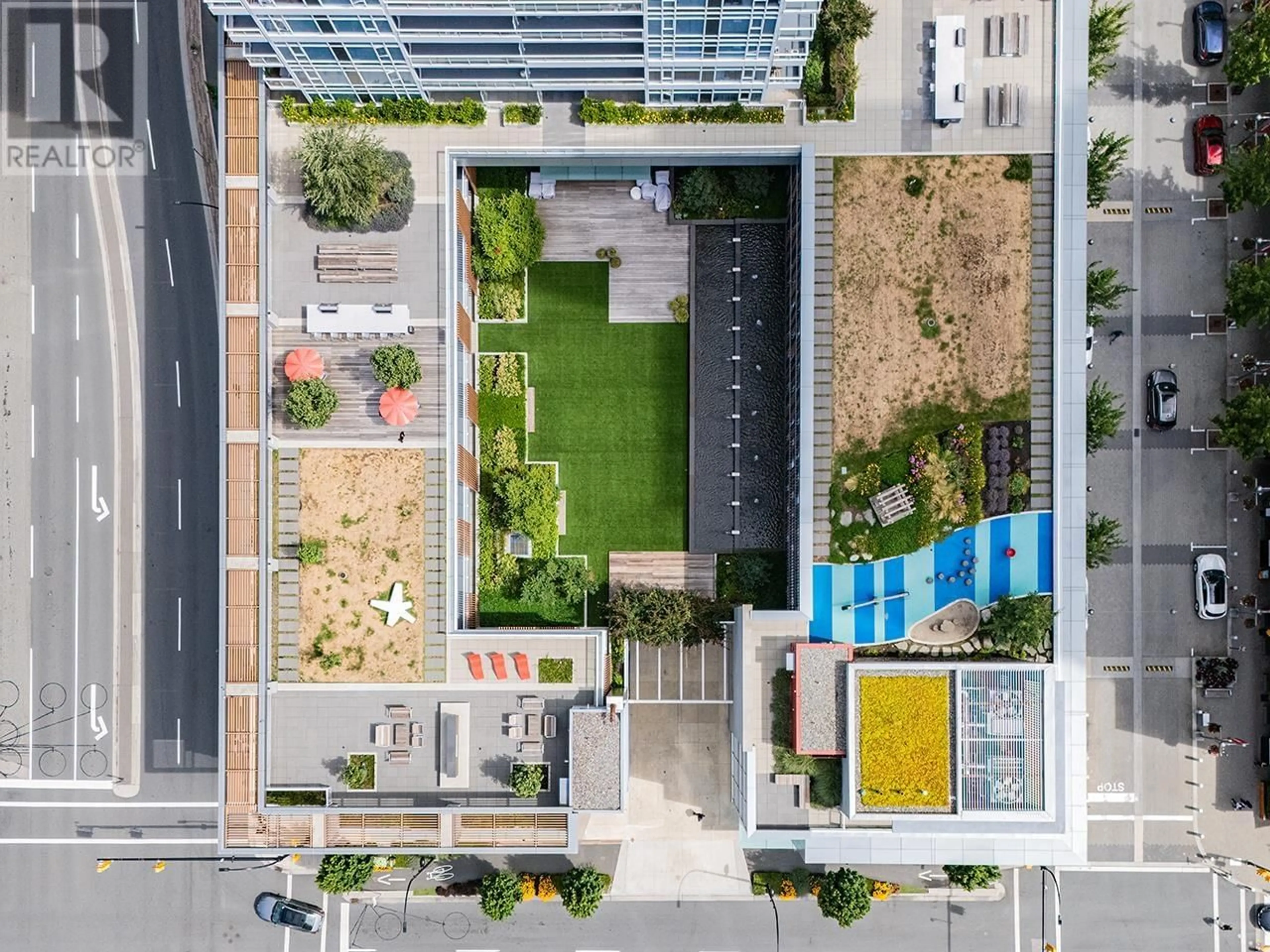A pic from outside/outdoor area/front of a property/back of a property/a pic from drone, city buildings view from balcony for 1006 - 6080 MCKAY AVENUE, Burnaby British Columbia V5H0J4
