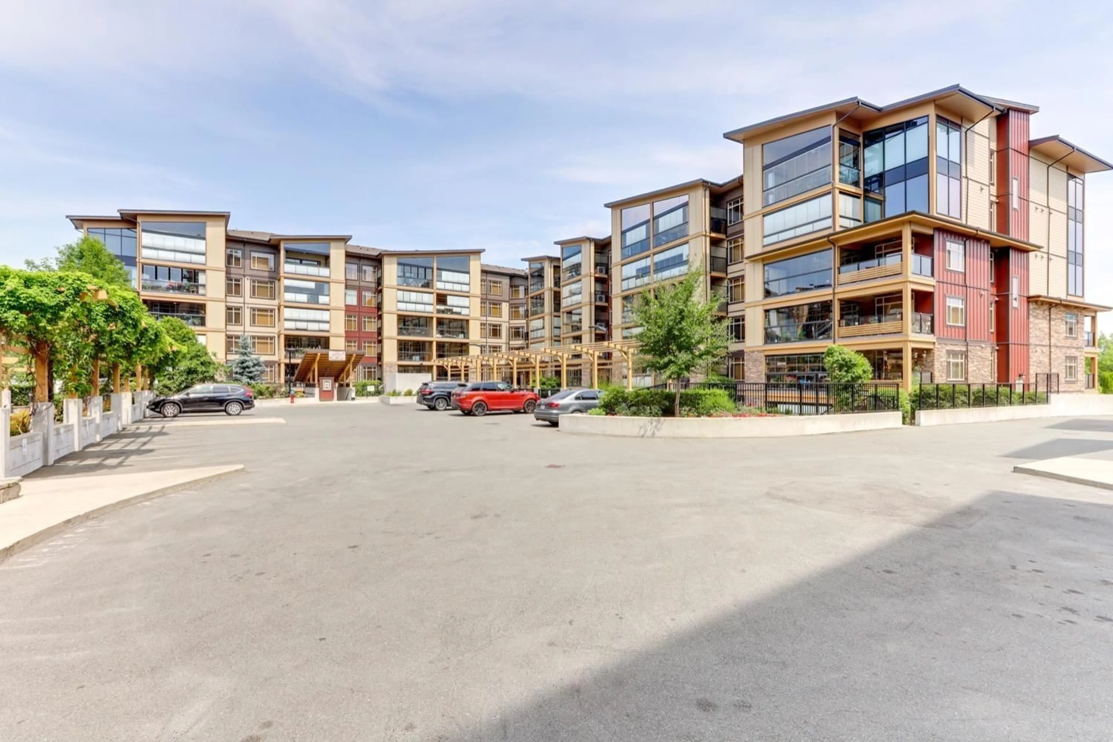 A pic from outside/outdoor area/front of a property/back of a property/a pic from drone, unknown for 418 - 32445 SIMON, Abbotsford British Columbia V2T0G7