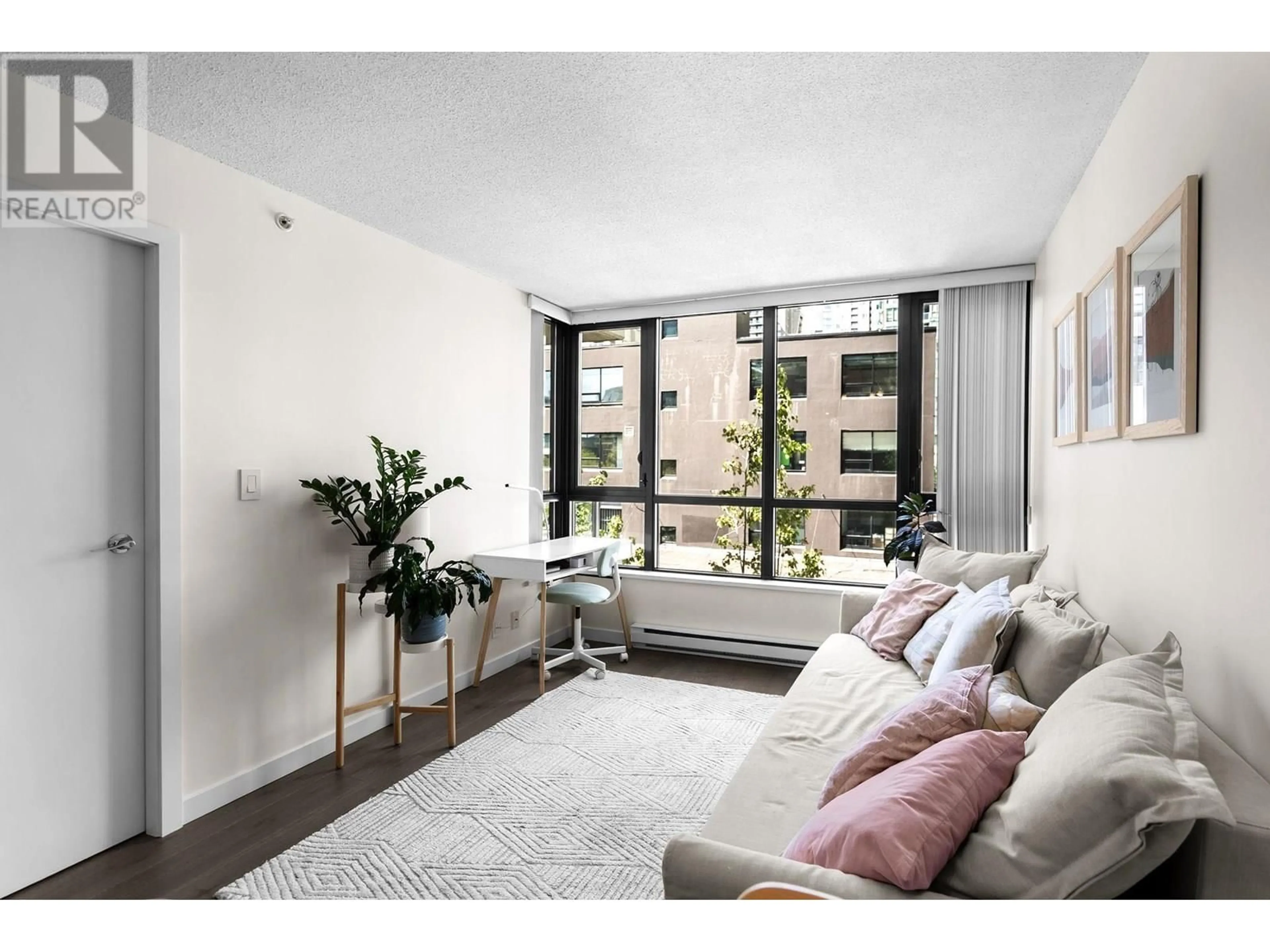 Living room with furniture, unknown for 401 - 977 MAINLAND STREET, Vancouver British Columbia V6B1T2