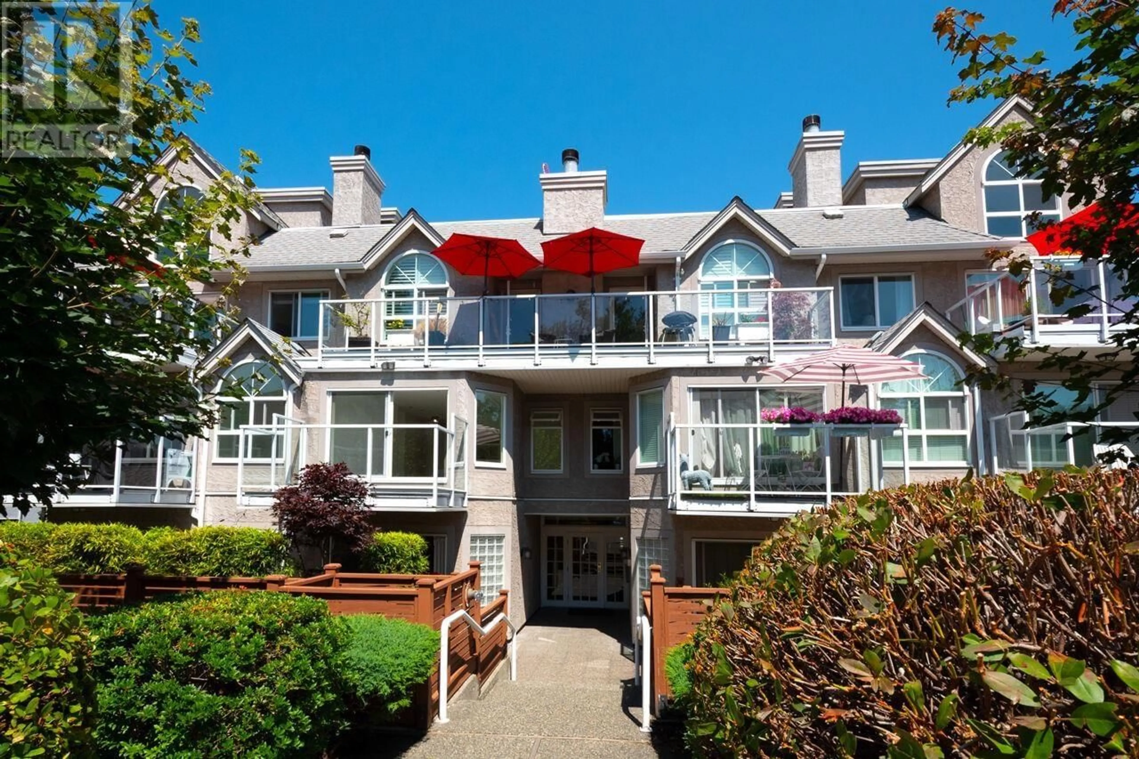 A pic from outside/outdoor area/front of a property/back of a property/a pic from drone, street for 204 - 1265 11TH AVENUE, Vancouver British Columbia V6H1K6