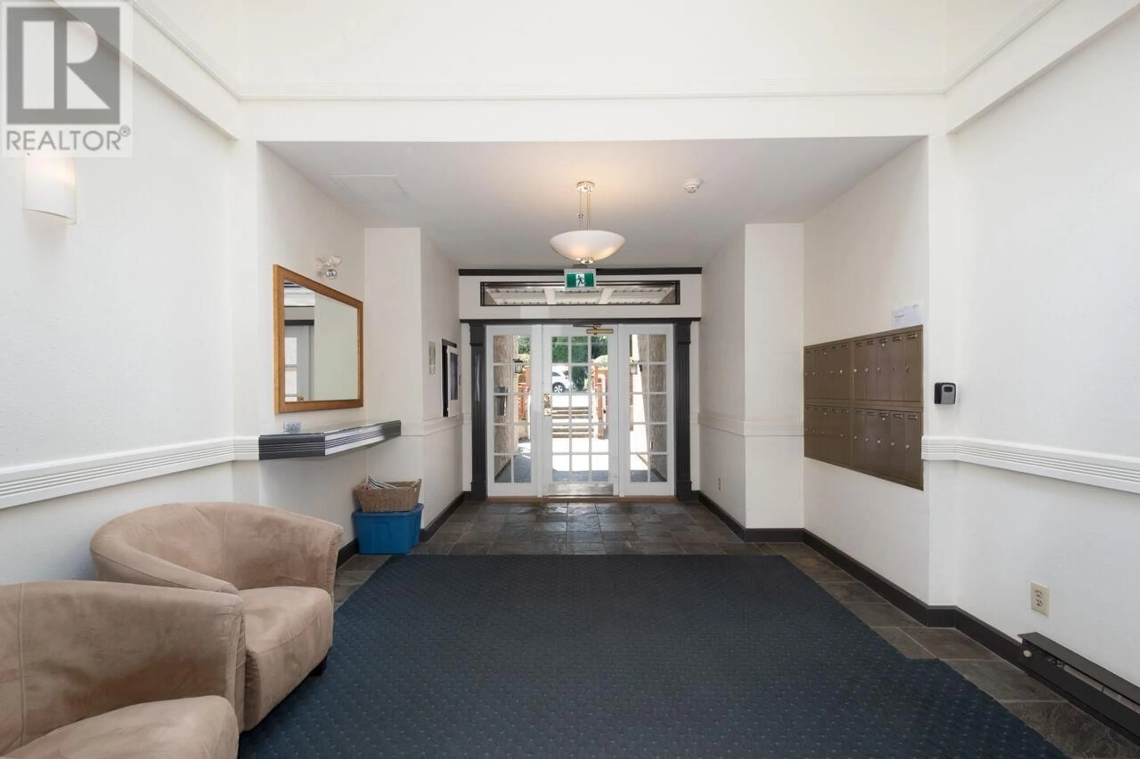Indoor foyer for 204 - 1265 11TH AVENUE, Vancouver British Columbia V6H1K6