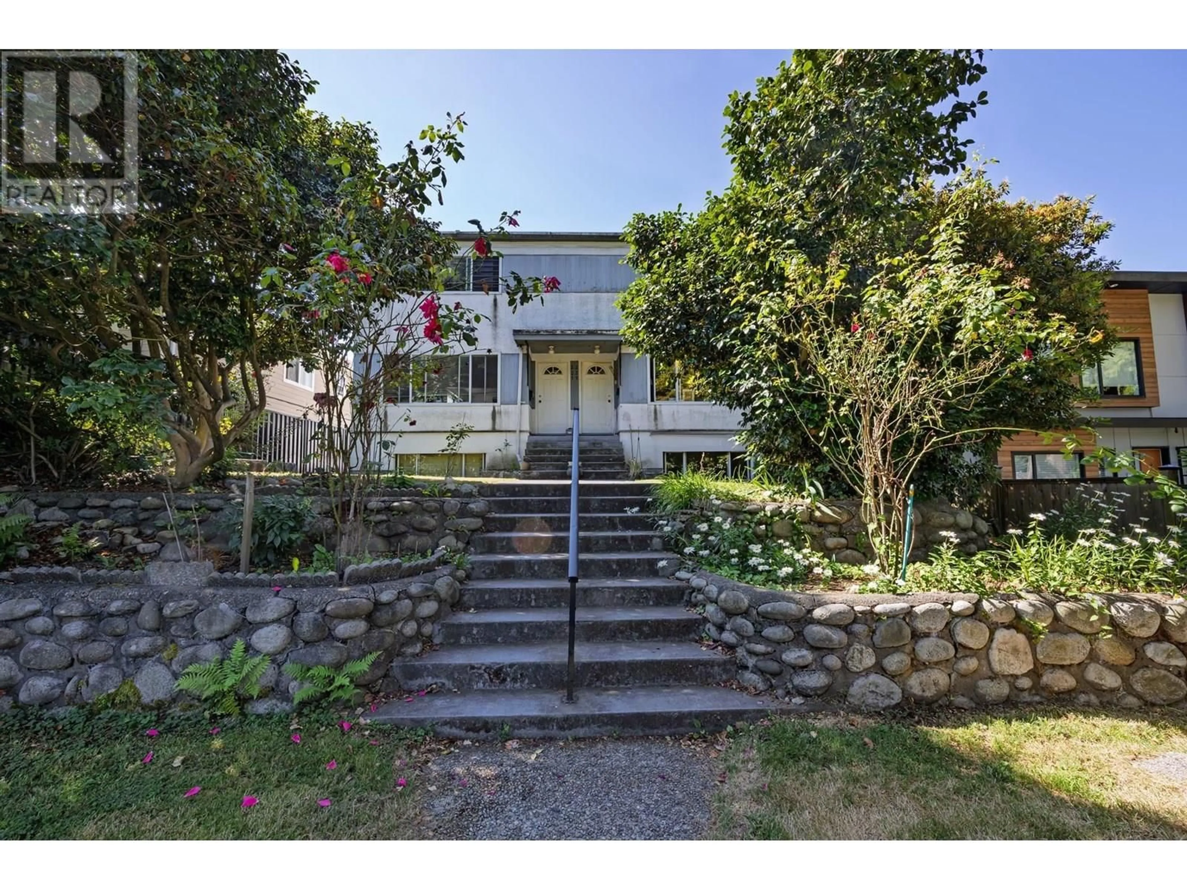 Unknown for 227-229 19TH STREET, North Vancouver British Columbia V7M1X6