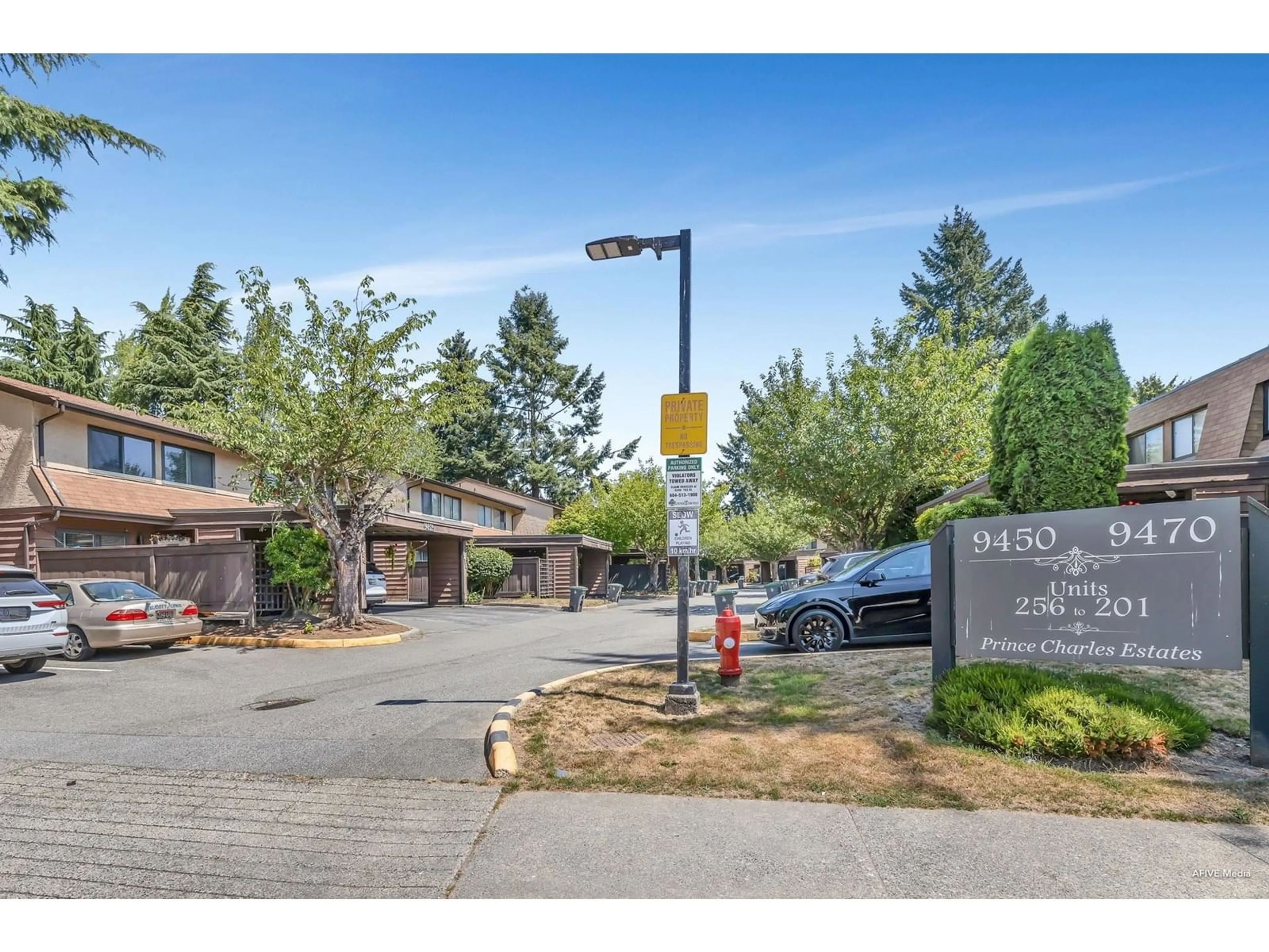 Indoor foyer for 256 - 9452 PRINCE CHARLES, Surrey British Columbia V3V1S6
