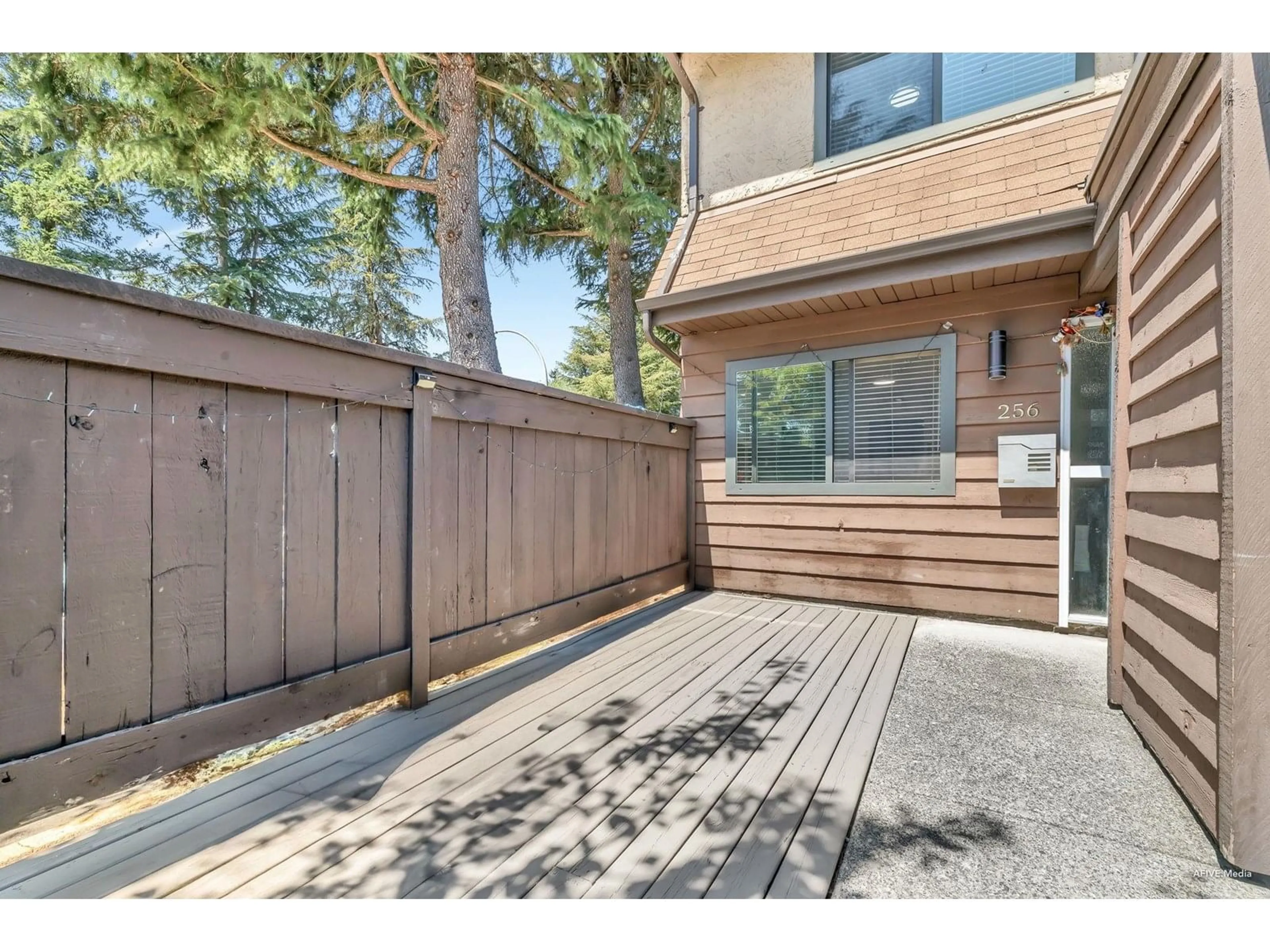 Patio, street for 256 - 9452 PRINCE CHARLES, Surrey British Columbia V3V1S6