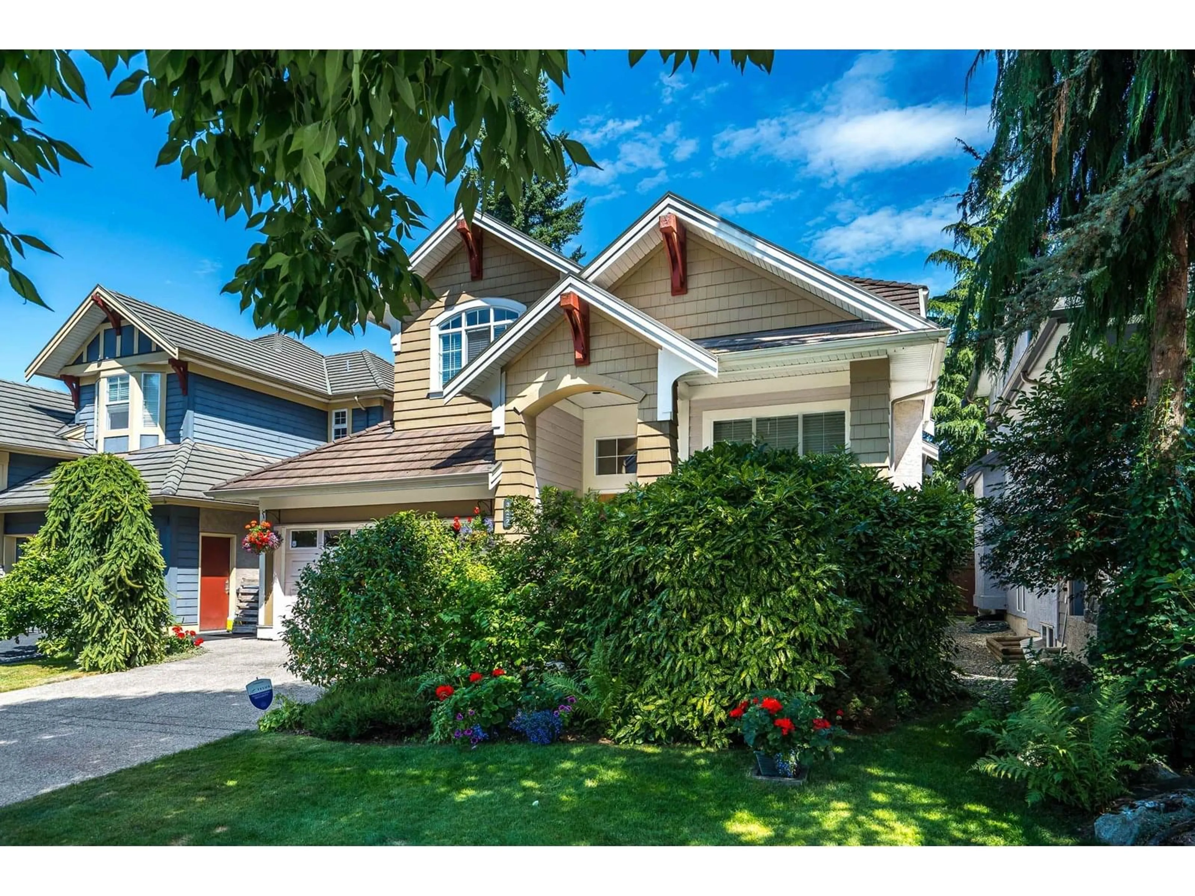 Home with vinyl exterior material, street for 3482 150, Surrey British Columbia V3Z0T5