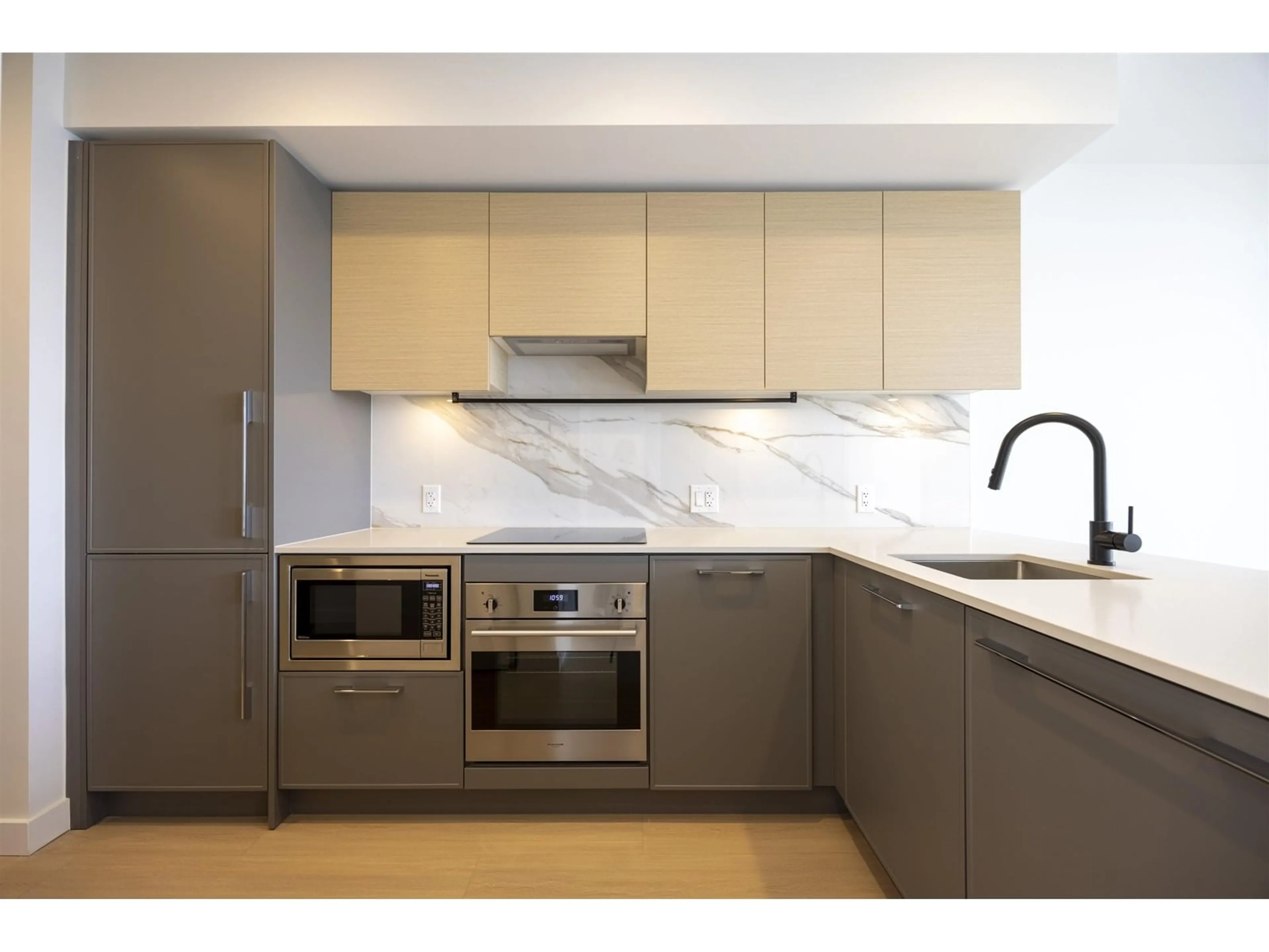 Standard kitchen, unknown for 3302 - 13745 GEORGE JUNCTION, Surrey British Columbia V3T0V8