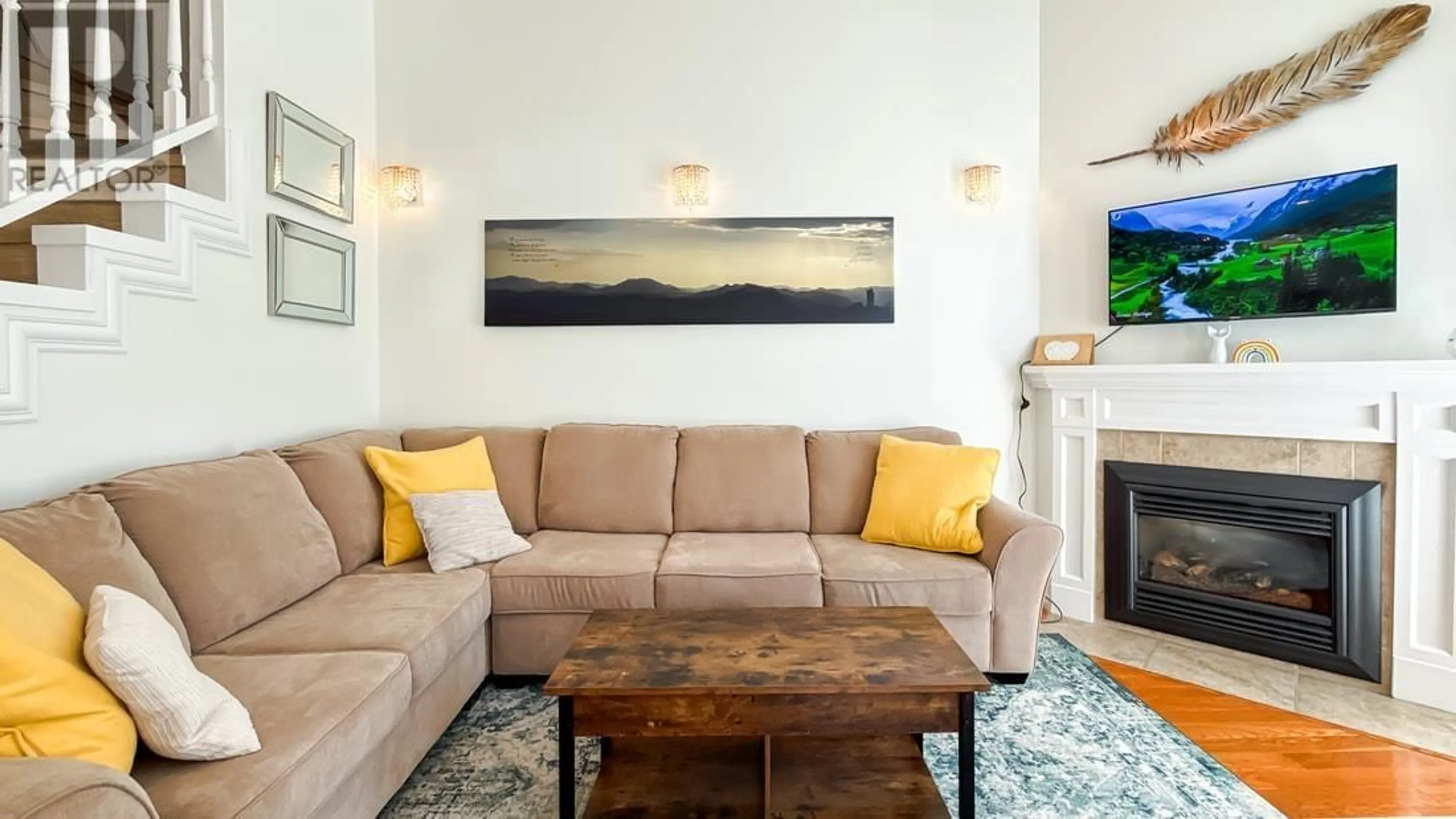 Living room with furniture, unknown for 109 - 216 6TH STREET, North Vancouver British Columbia V7L1P5