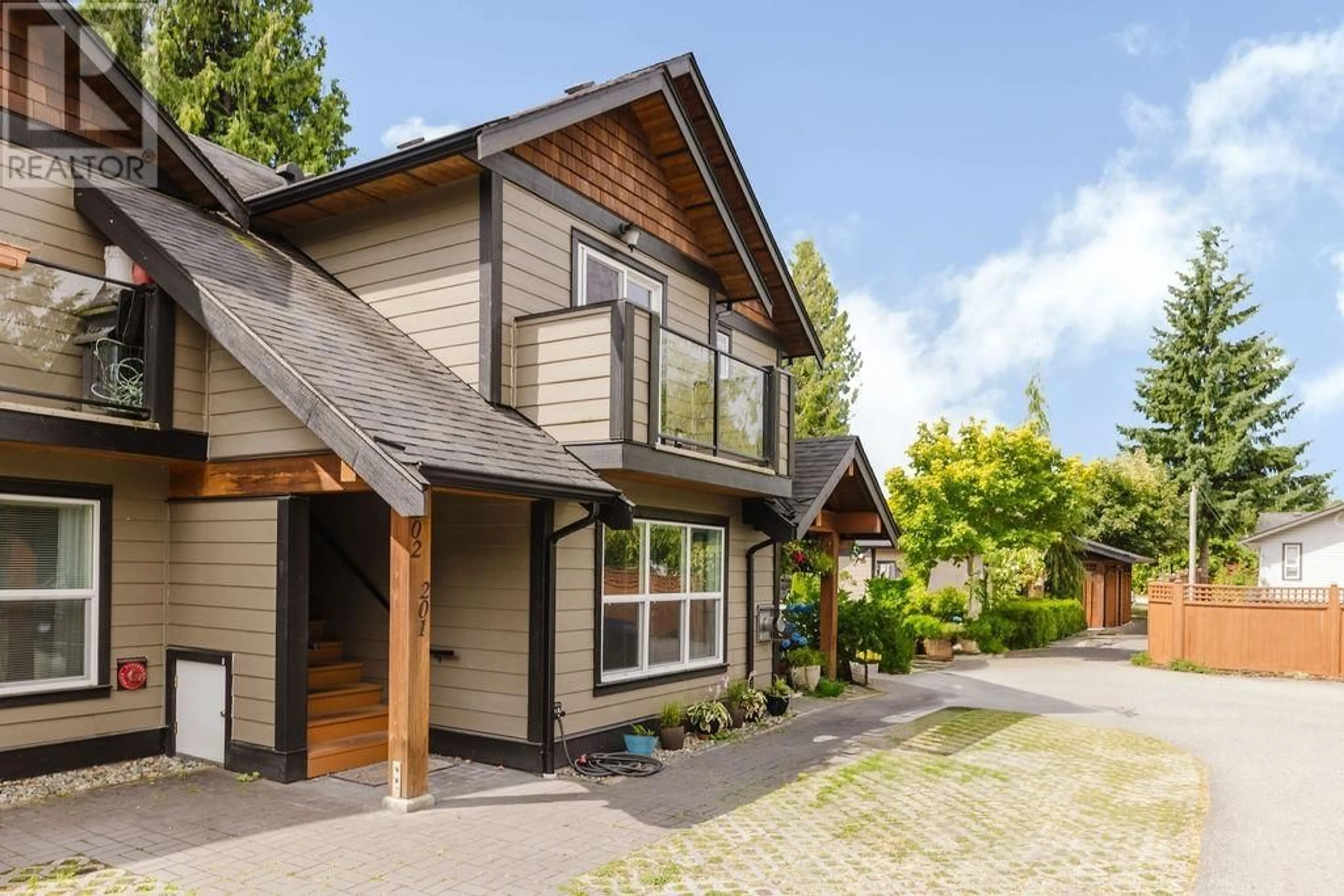 Home with vinyl exterior material, street for 201 - 518 SHAW ROAD, Gibsons British Columbia V0N1V8