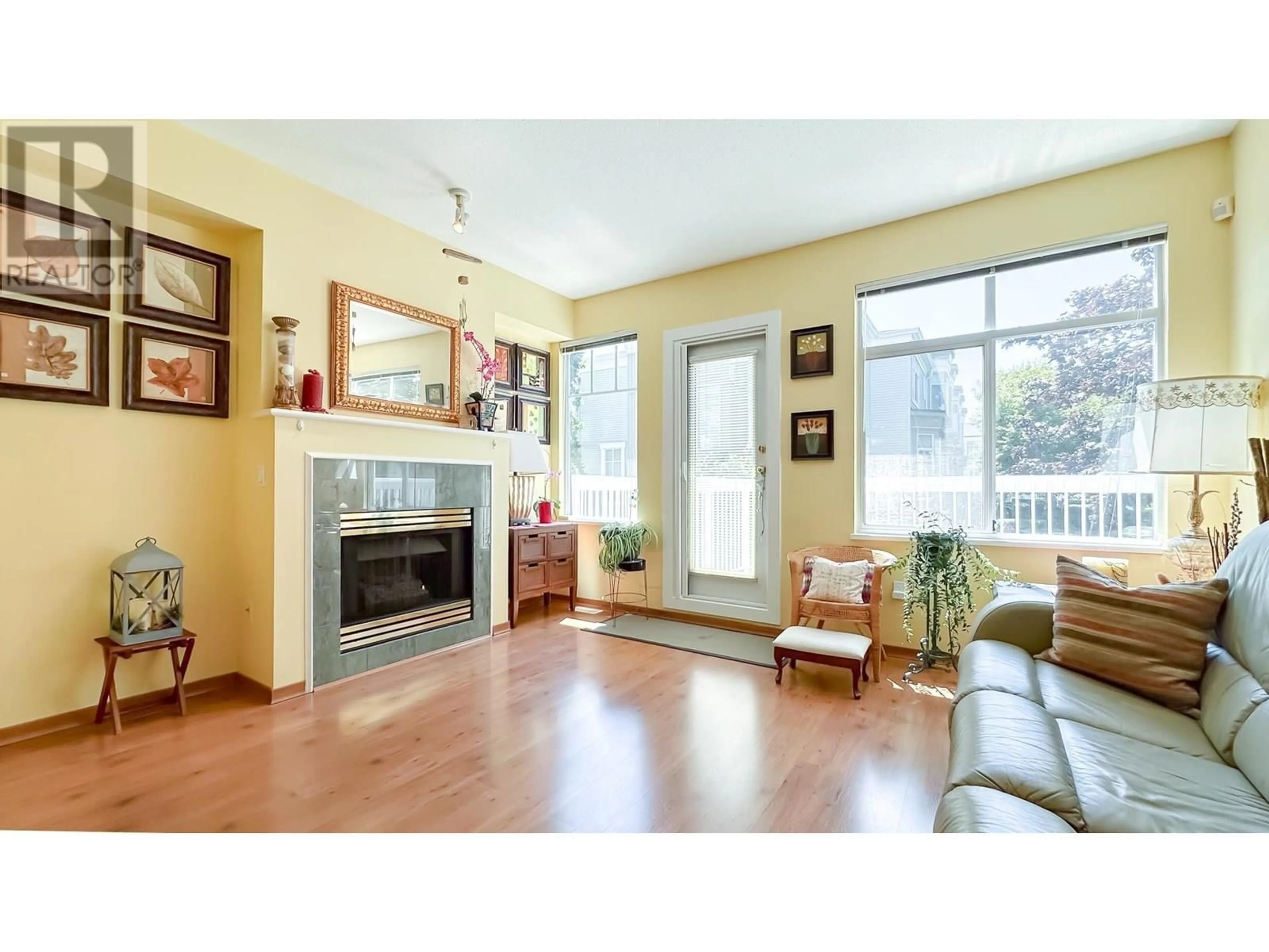 Living room with furniture, wood/laminate floor for 9 - 6331 NO. 1 ROAD, Richmond British Columbia V7C1T4