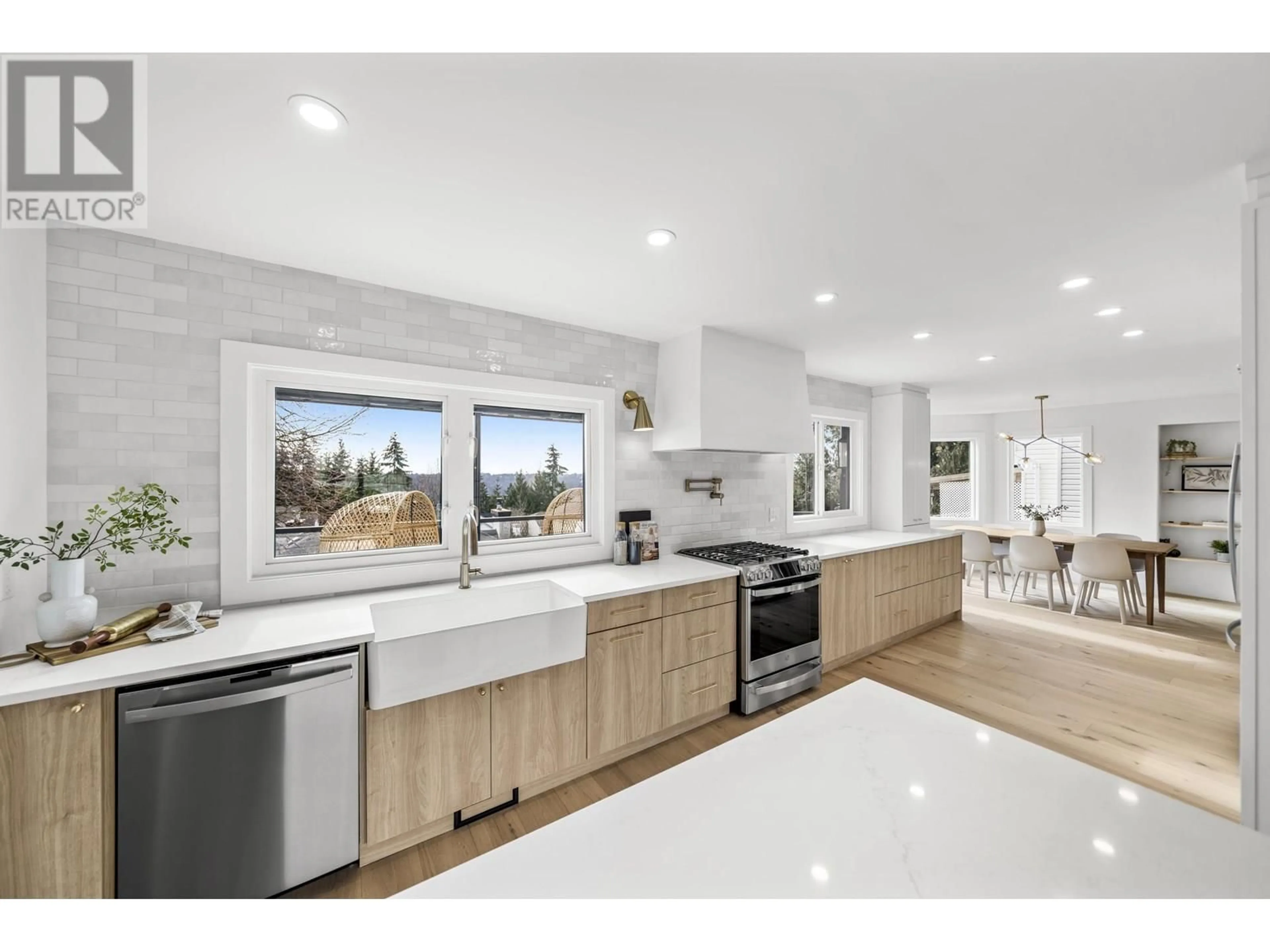 Open concept kitchen, ceramic/tile floor for 1 CEDARWOOD COURT, Port Moody British Columbia V3H4W2