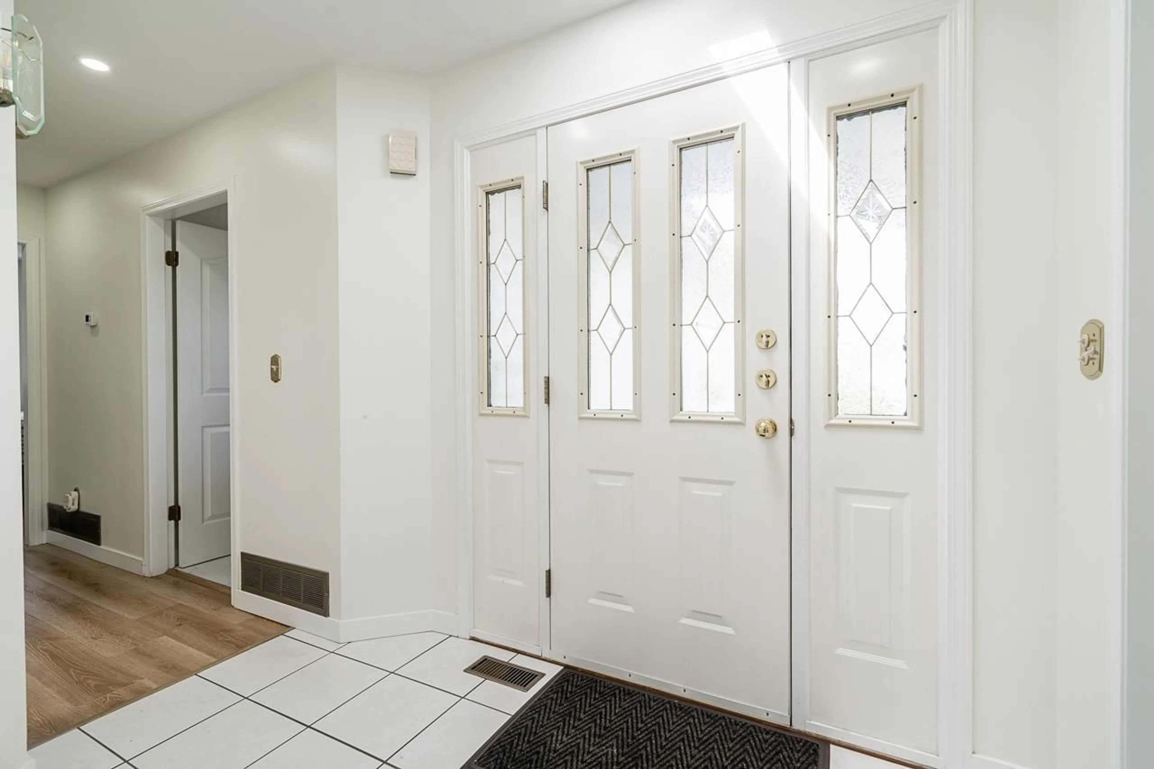 Indoor entryway for 16158 16A, Surrey British Columbia V4A9J9