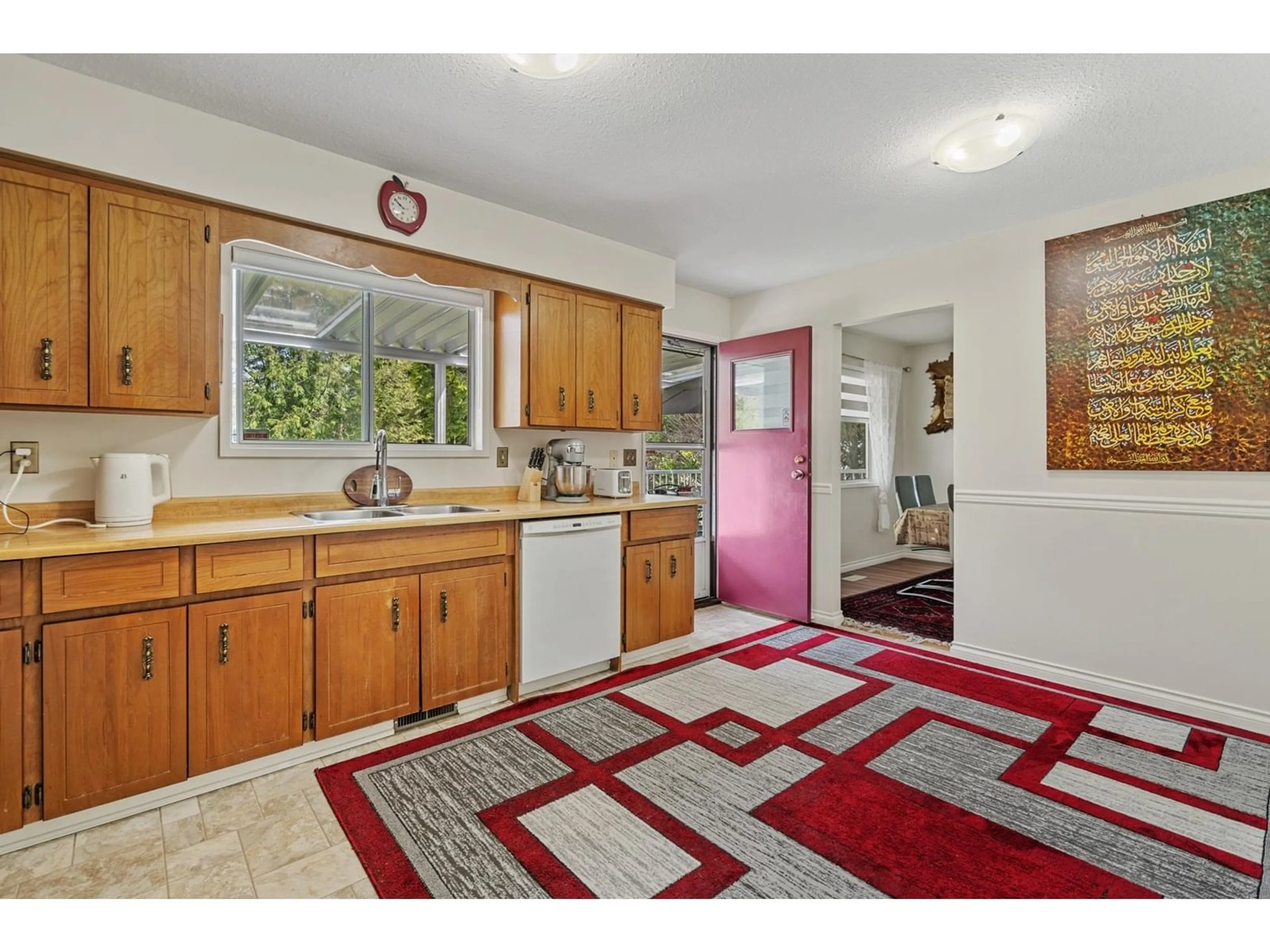 Standard kitchen, ceramic/tile floor for 2542 SPRINGHILL, Abbotsford British Columbia V2T3V7