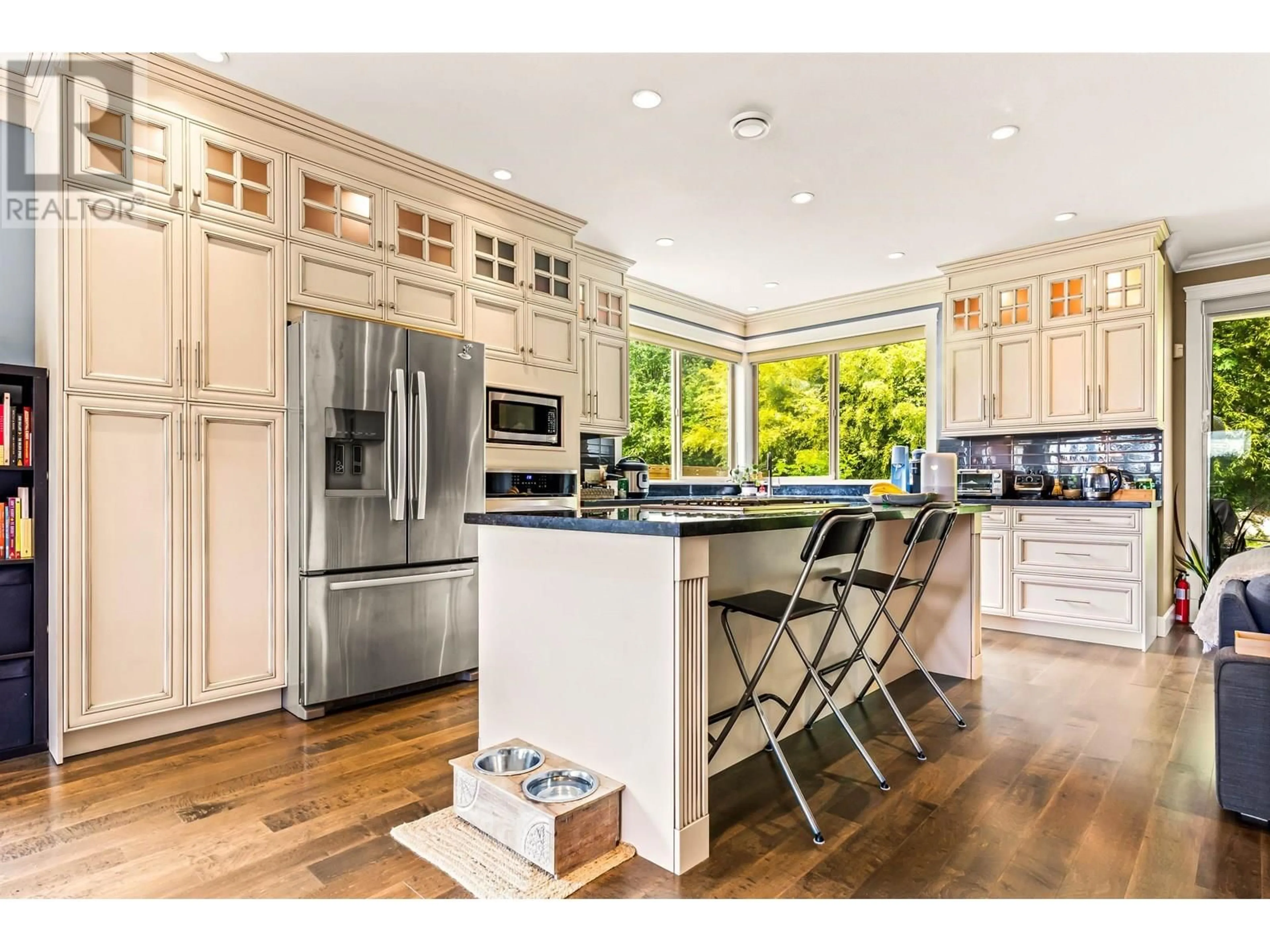 Open concept kitchen, unknown for 915 THISTLE PLACE, Britannia Beach British Columbia V0N1J0
