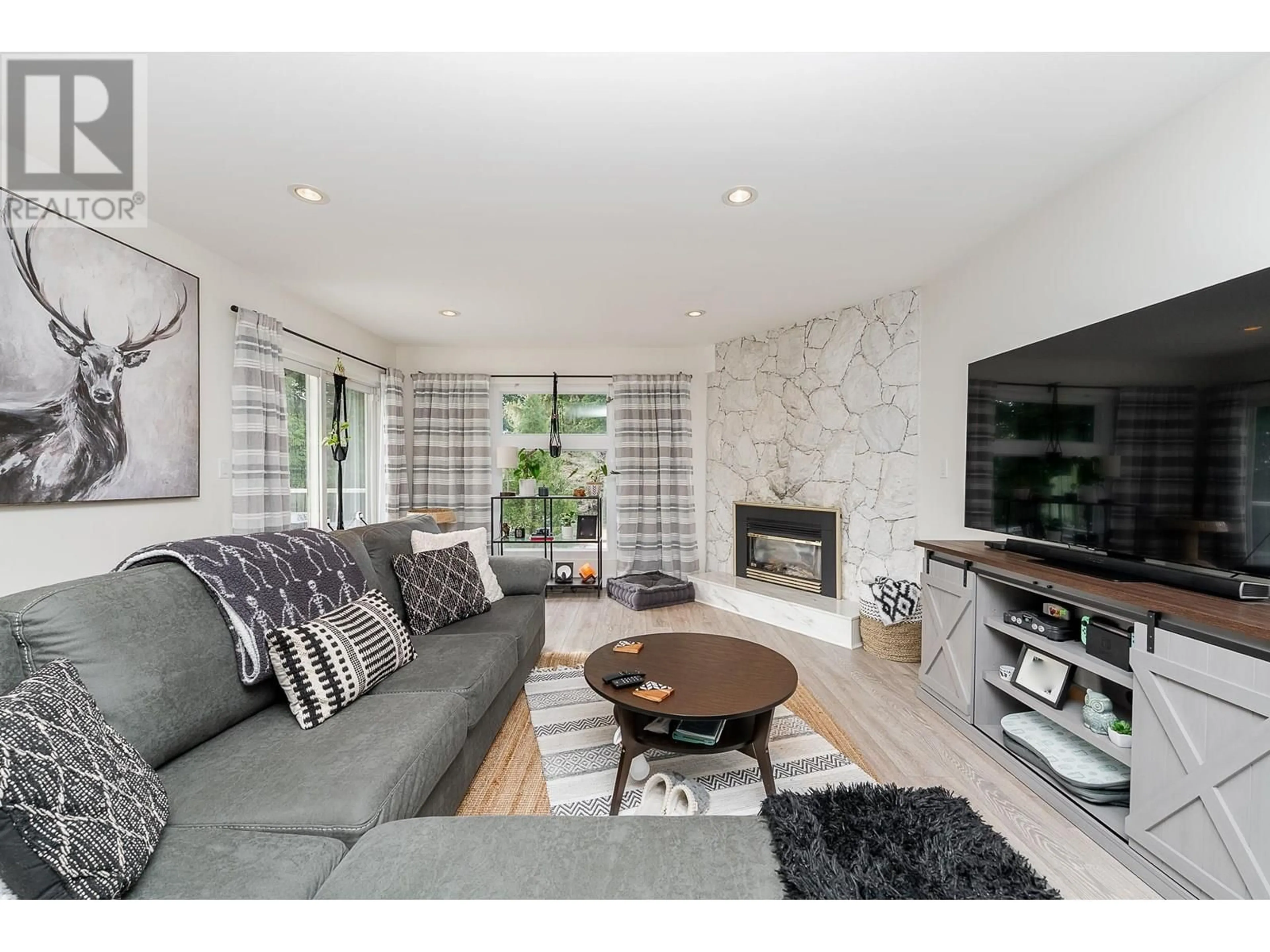 Living room with furniture, unknown for 3668 KENNEDY STREET, Port Coquitlam British Columbia V3B4Z1