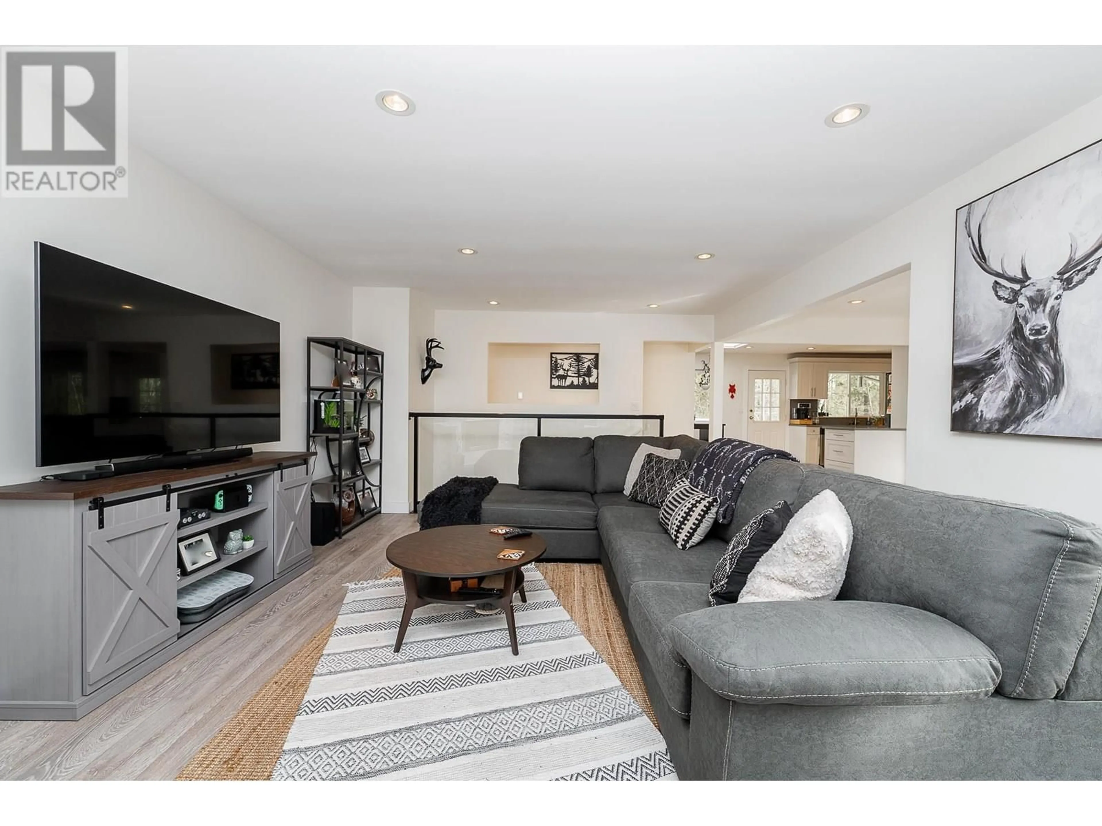 Living room with furniture, unknown for 3668 KENNEDY STREET, Port Coquitlam British Columbia V3B4Z1