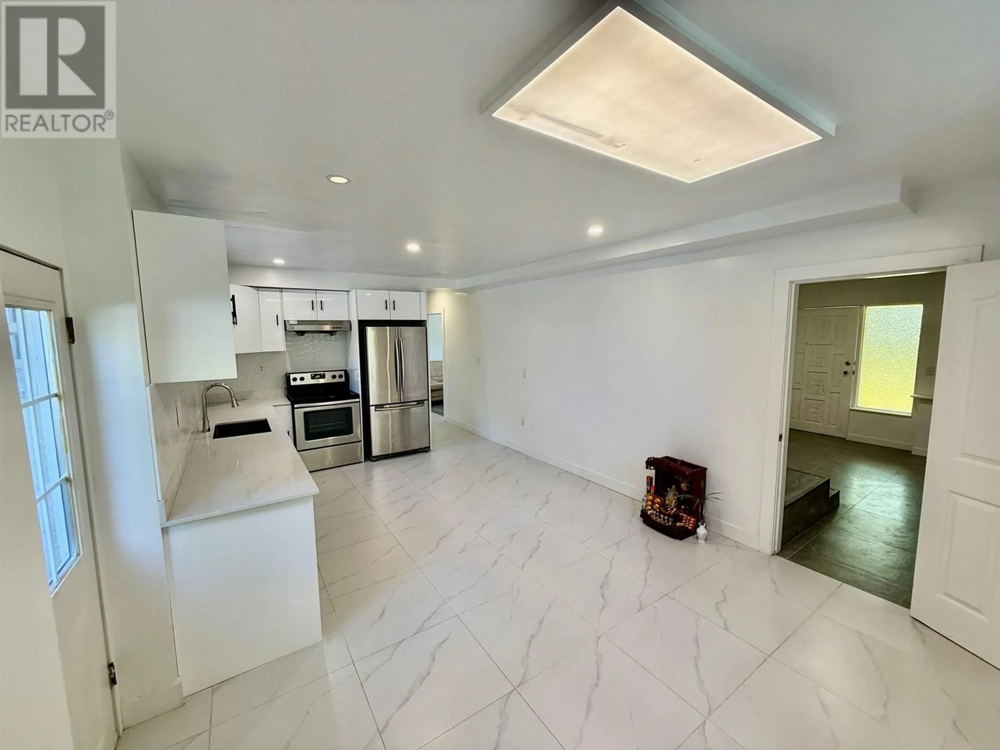 Open concept kitchen, unknown for 6472 JASPER ROAD, Sechelt British Columbia V7Z0S6