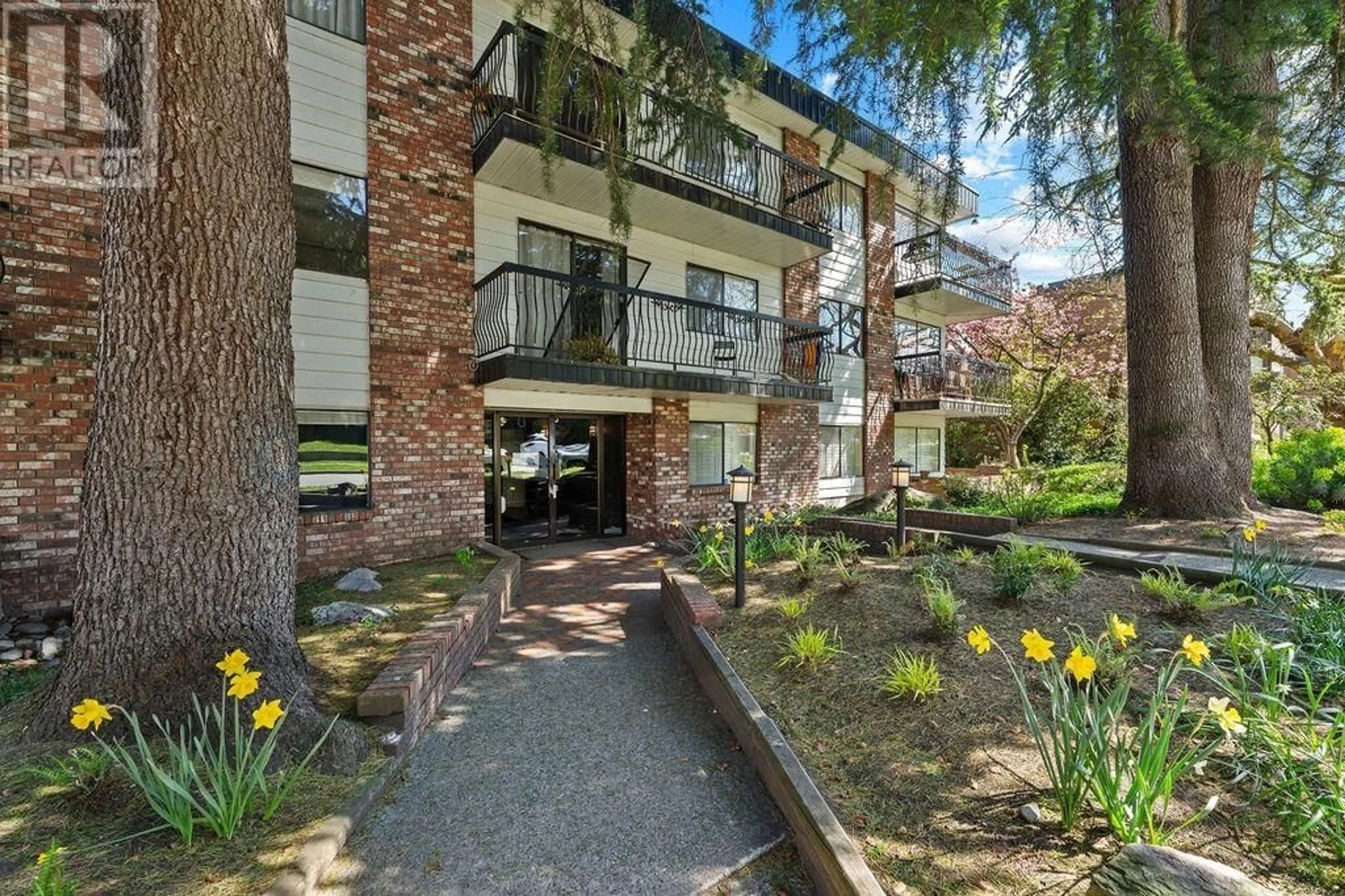 Patio, unknown for 305 - 2330 MAPLE STREET, Vancouver British Columbia V6J3T6