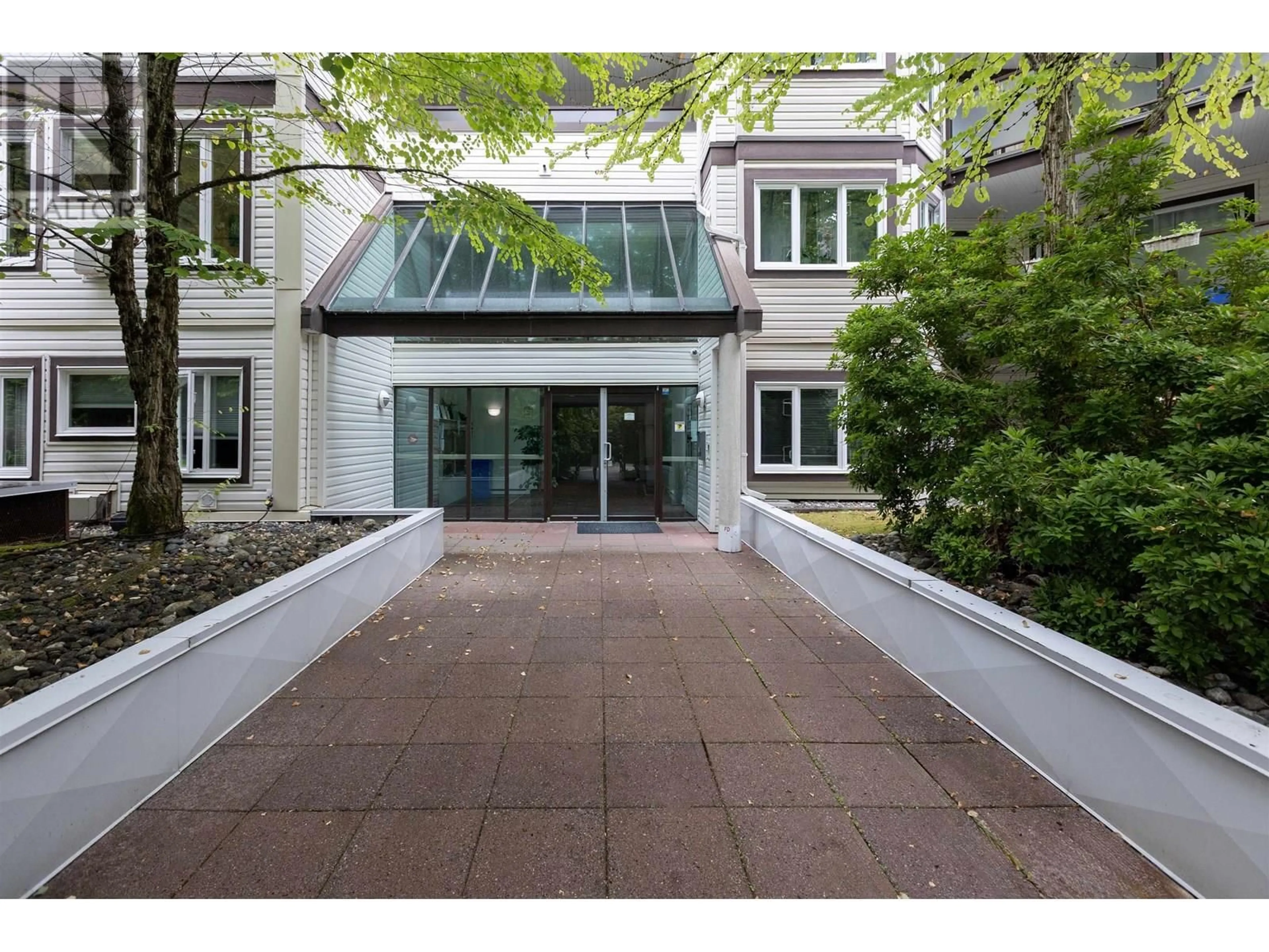 Indoor foyer for 320 - 7139 18TH AVENUE, Burnaby British Columbia V3N4Z3