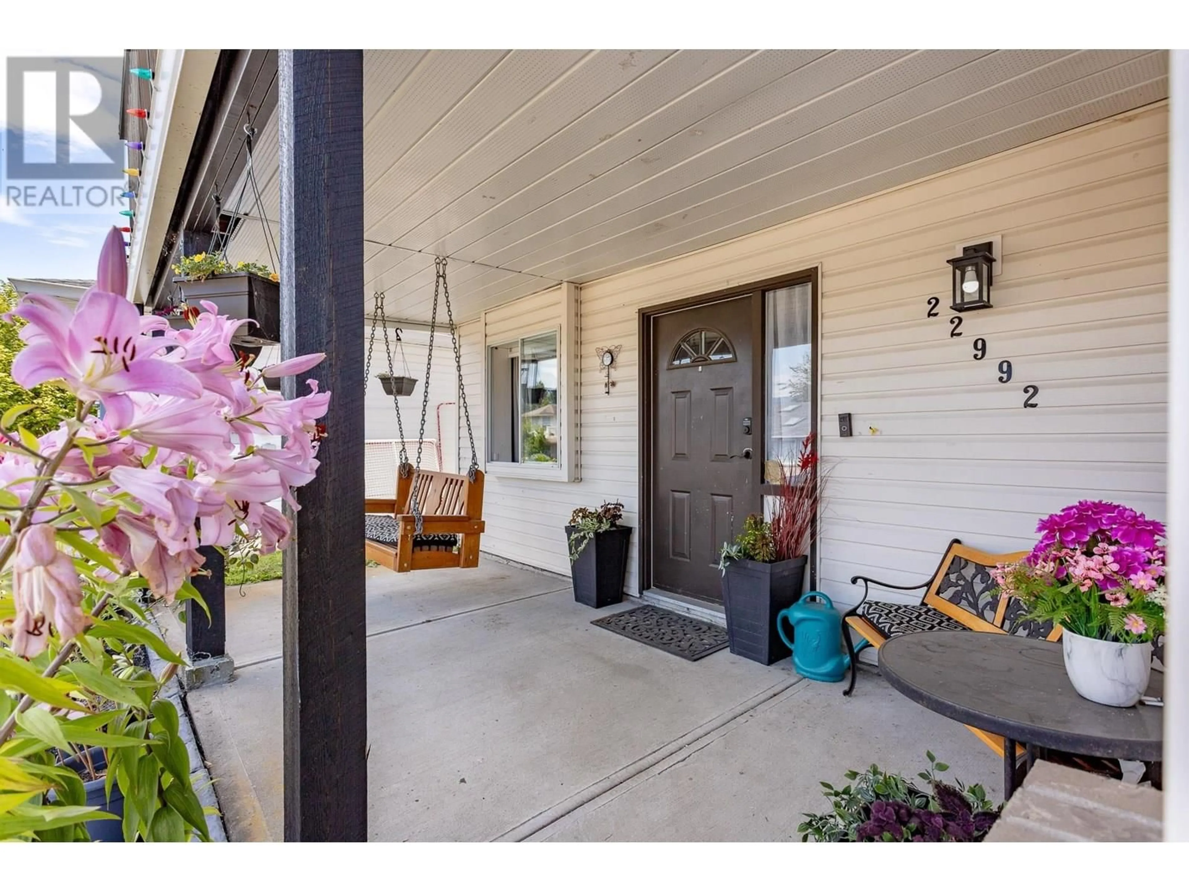 Indoor entryway for 22992 124B AVENUE, Maple Ridge British Columbia V2X0X2