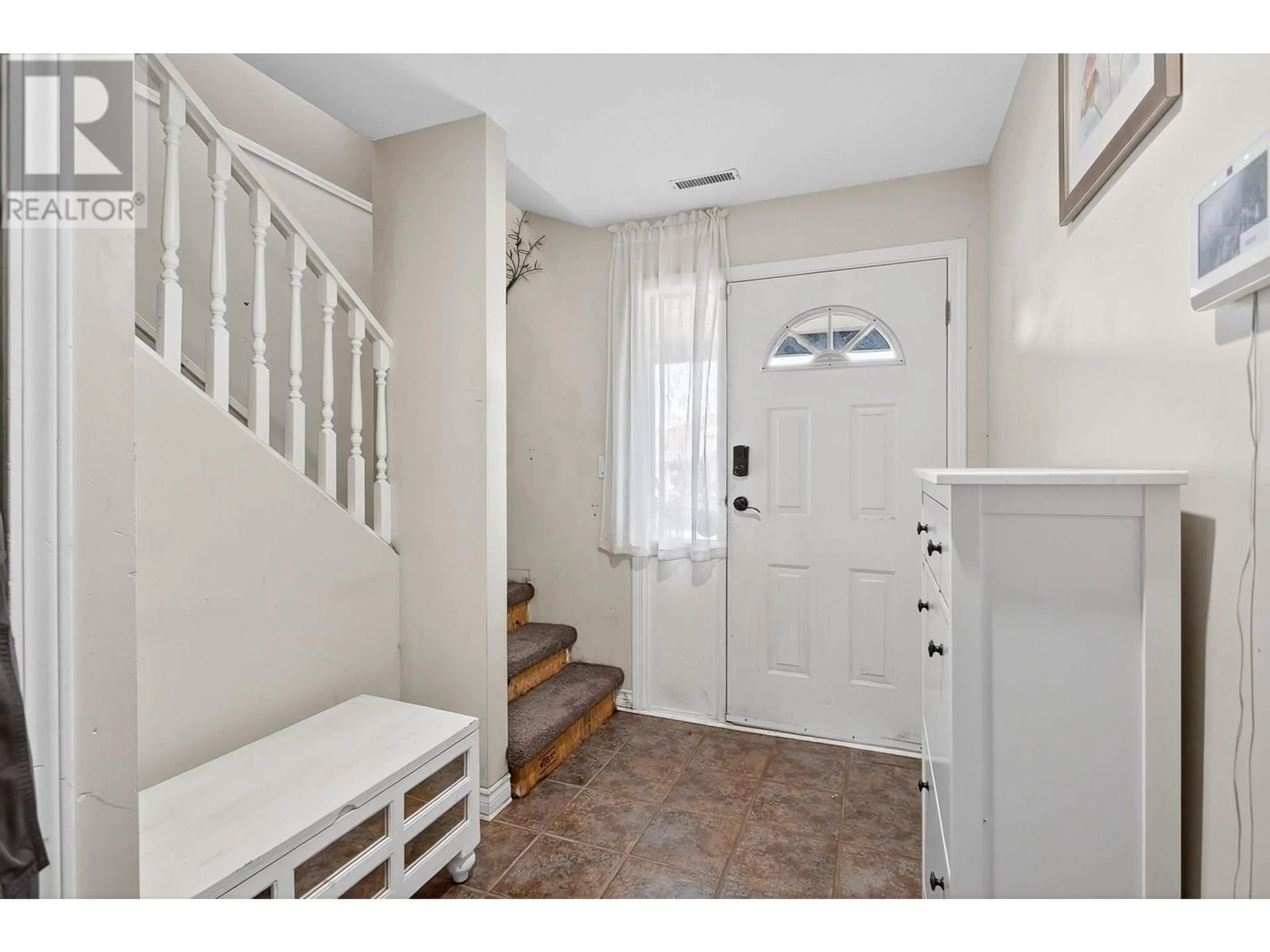 Indoor entryway for 22992 124B AVENUE, Maple Ridge British Columbia V2X0X2