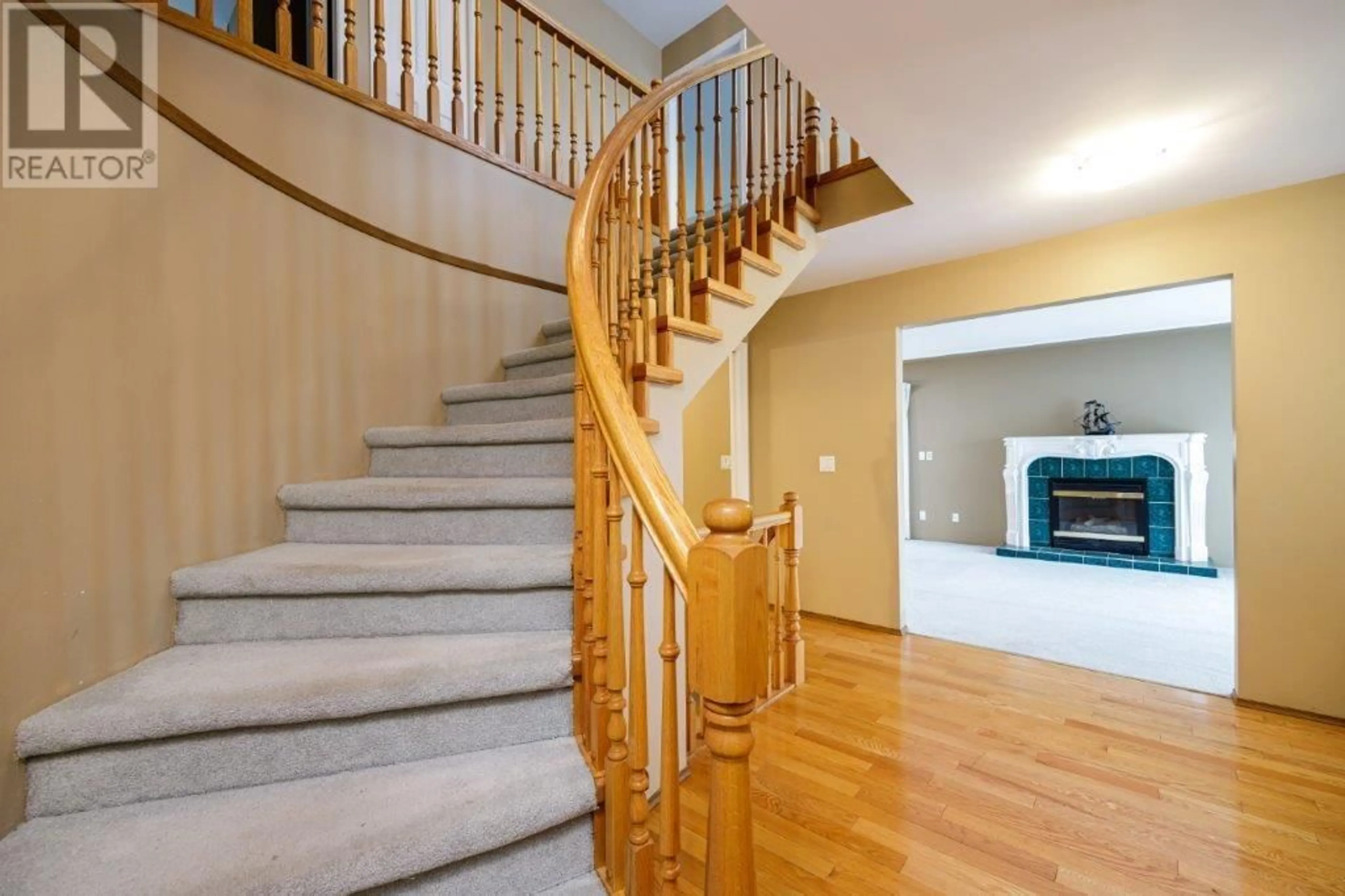 Stairs for 1148 RONAYNE ROAD, North Vancouver British Columbia V7K1H3