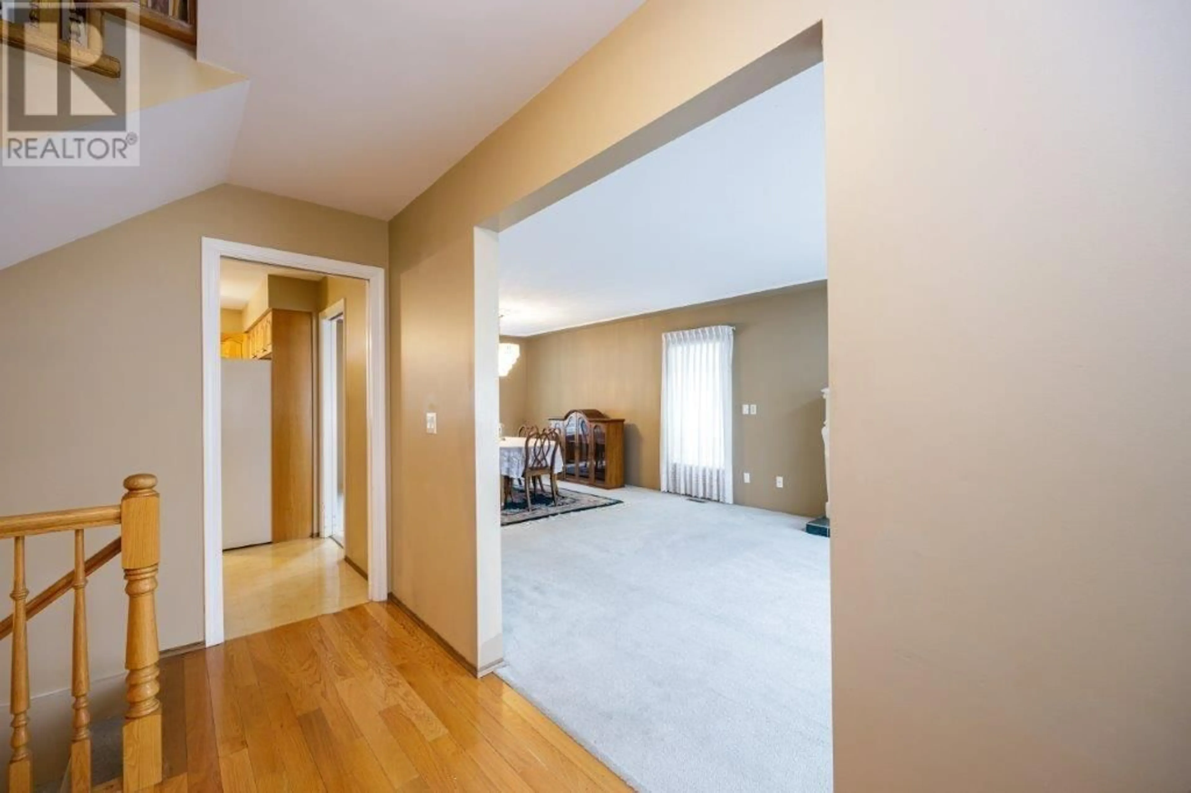 Indoor entryway for 1148 RONAYNE ROAD, North Vancouver British Columbia V7K1H3