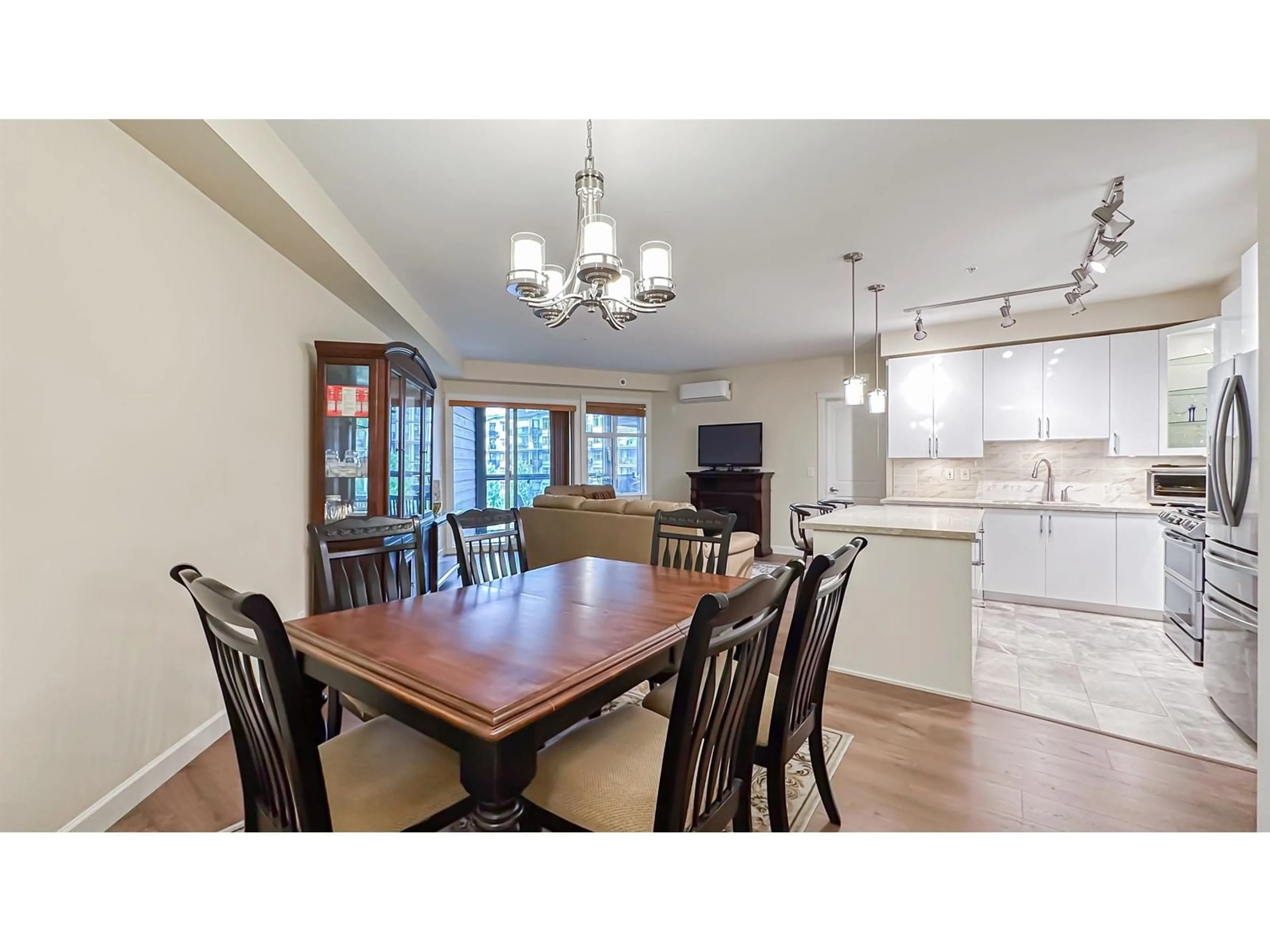 Open concept kitchen, wood/laminate floor for 407 - 8526 202B, Langley British Columbia V2Y3L3