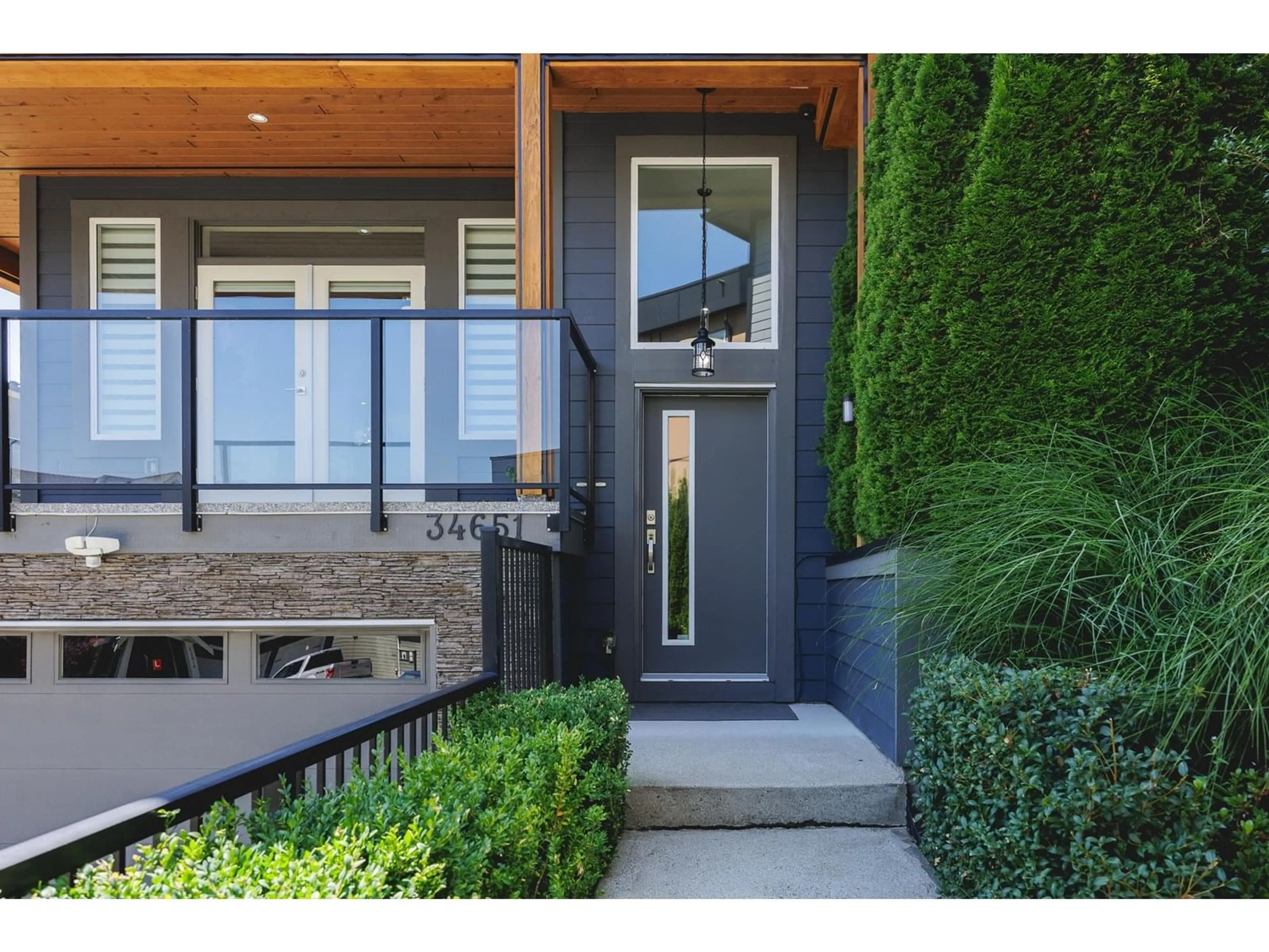 Indoor entryway for 34651 GORDON, Mission British Columbia V2V6P9