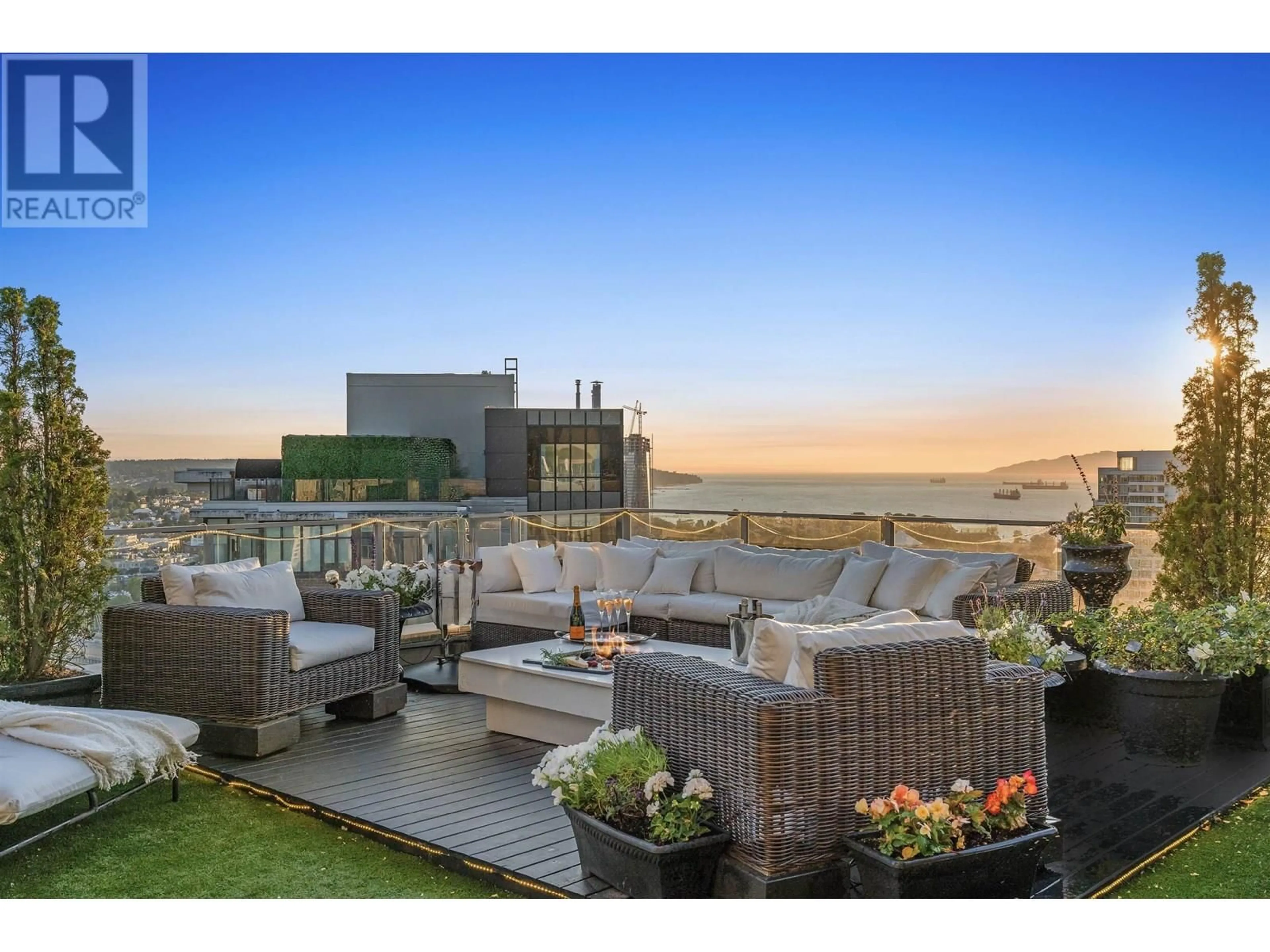 Patio, water/lake/river/ocean view for 3701 - 1495 RICHARDS STREET, Vancouver British Columbia V6Z3E3