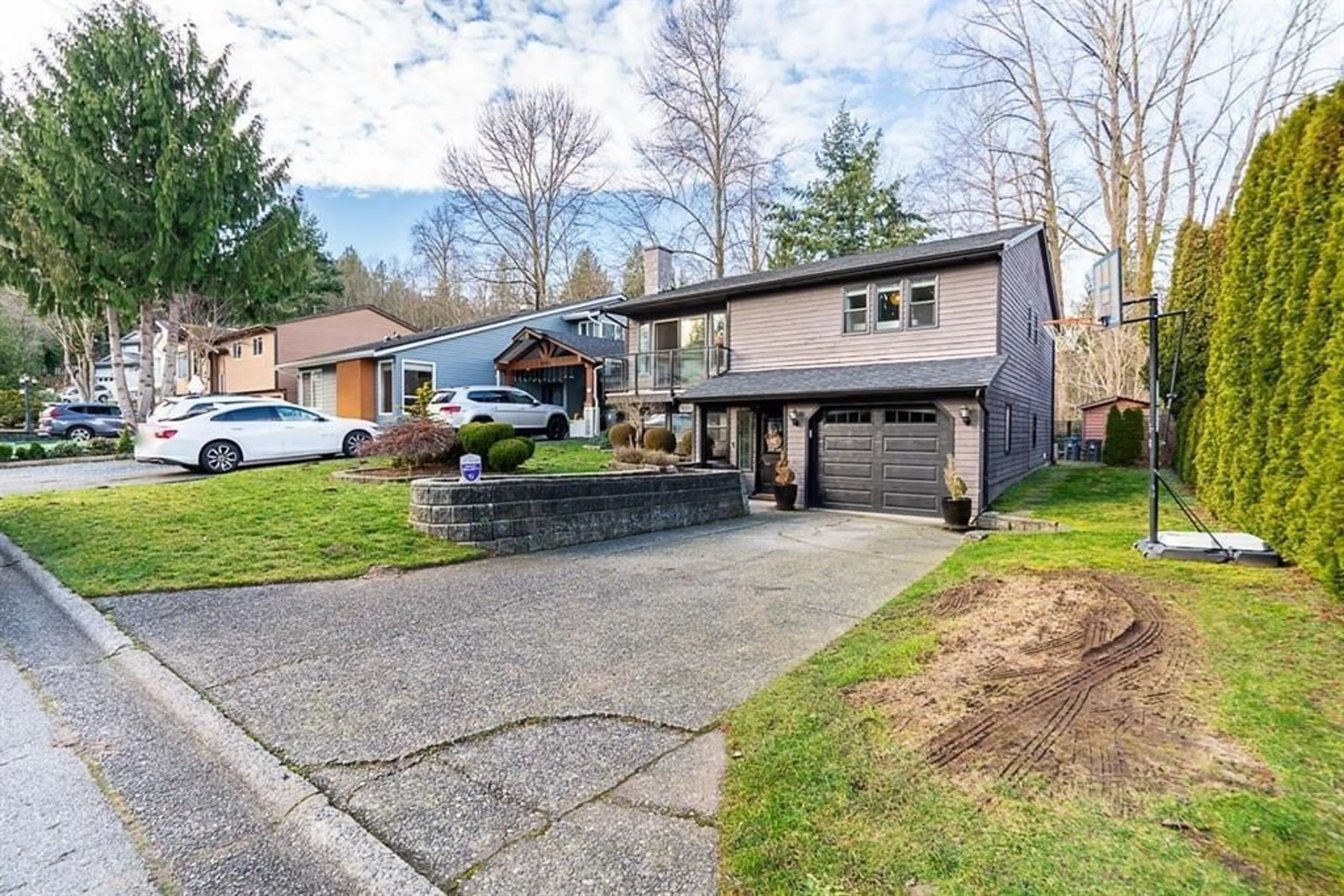 Home with vinyl exterior material, street for 8095 138, Surrey British Columbia V3W8M3