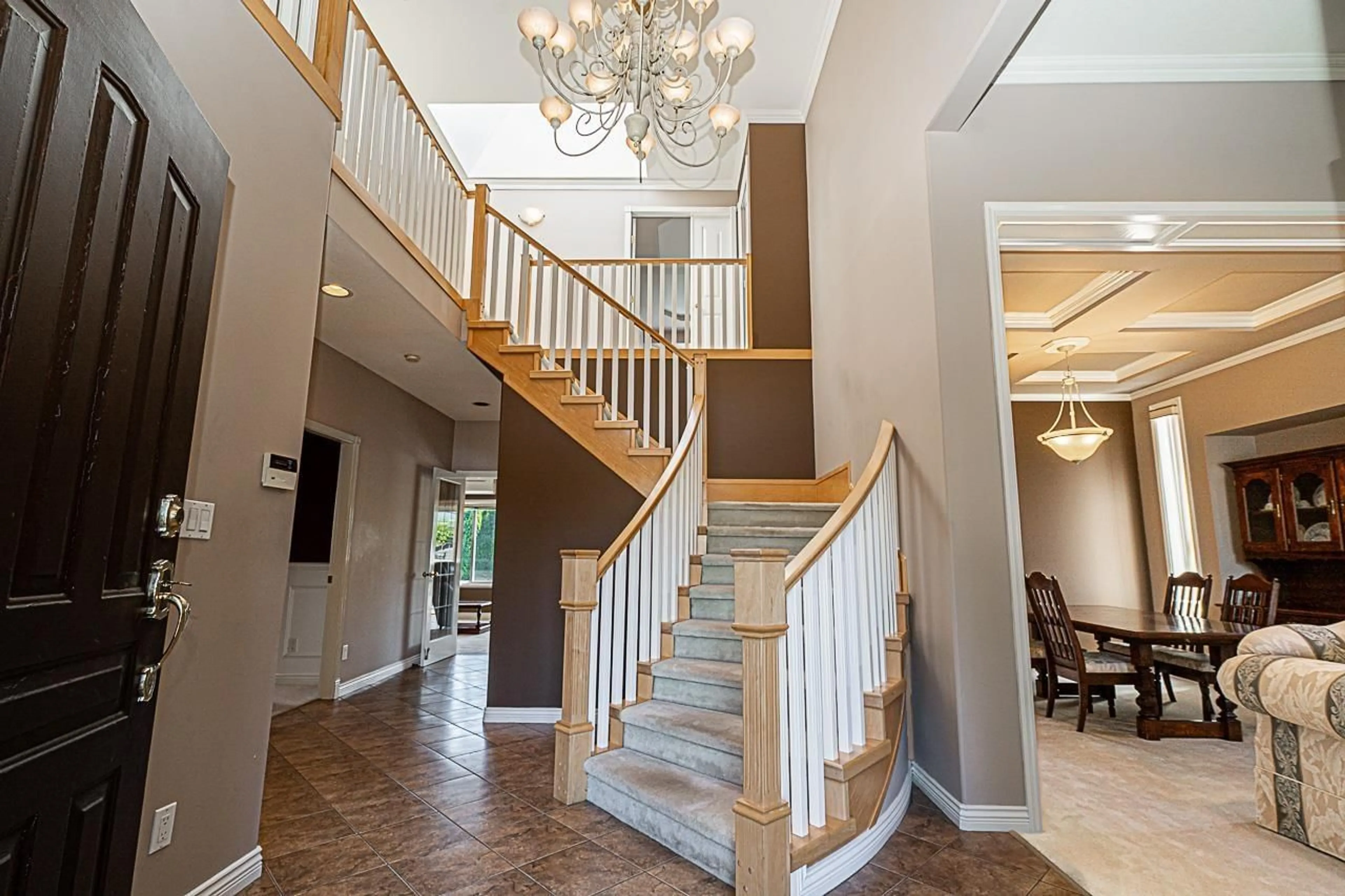 Indoor foyer for 7458 145A, Surrey British Columbia V3S8Z8